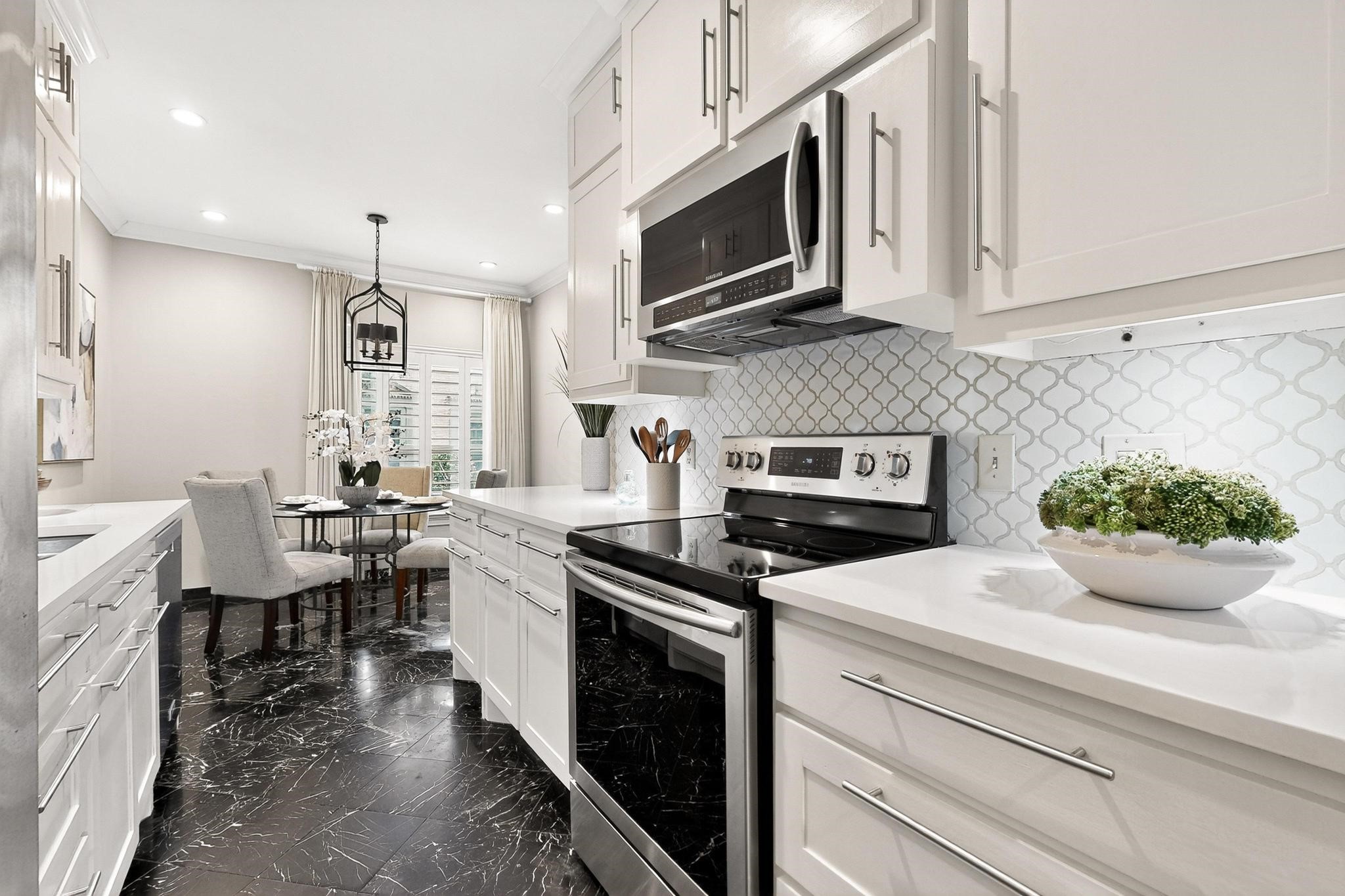 7526 W Northwest Highway Dallas TX 75225