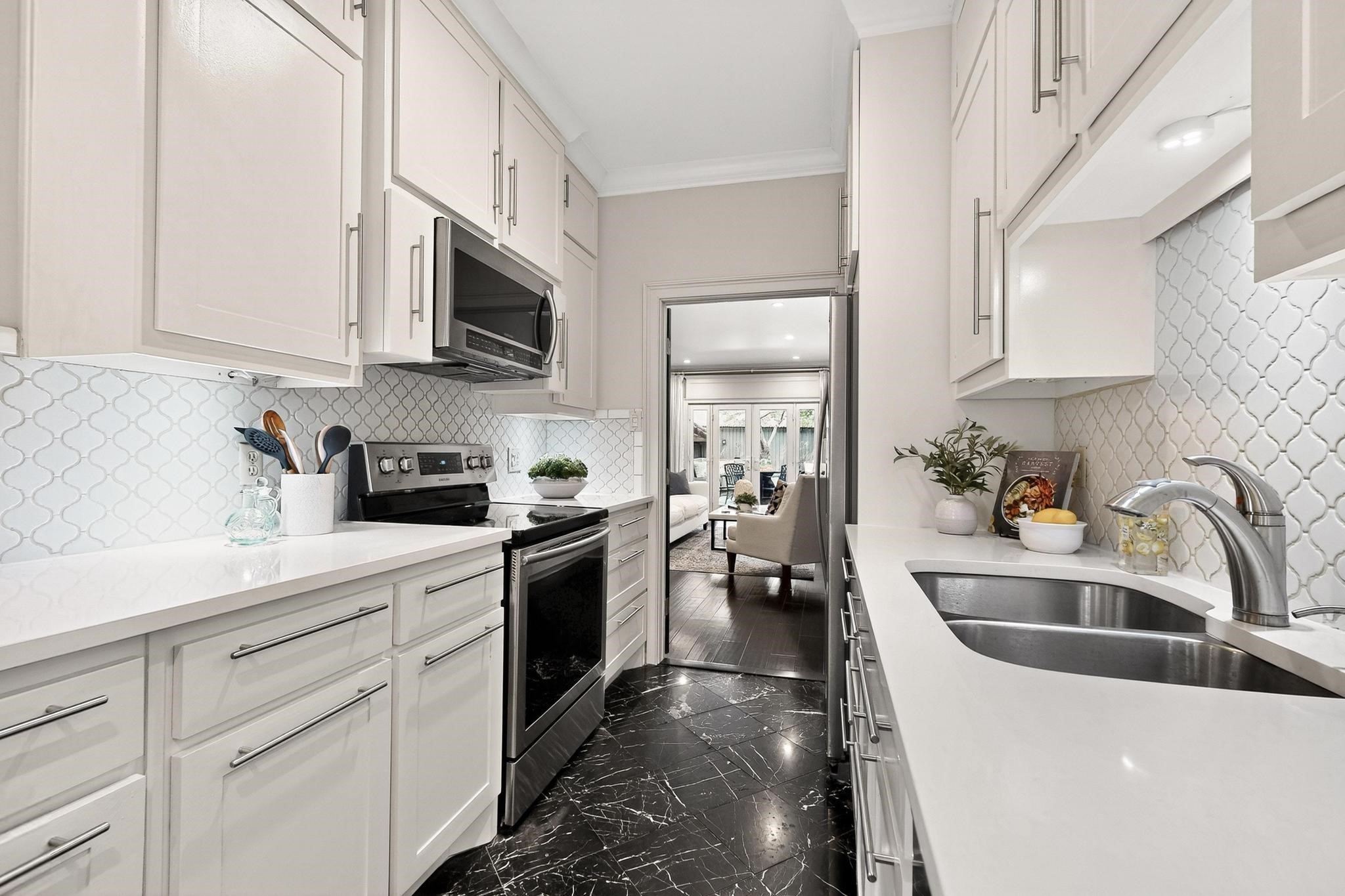 7526 W Northwest Highway Dallas TX 75225