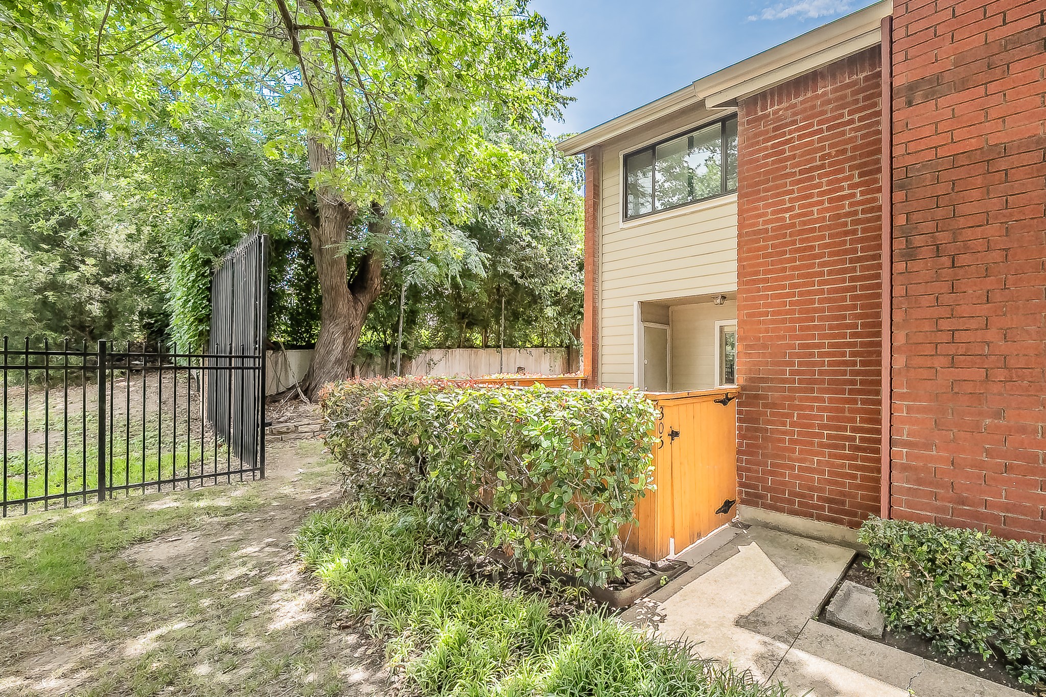 8404 Forest Lane Dallas TX 75243