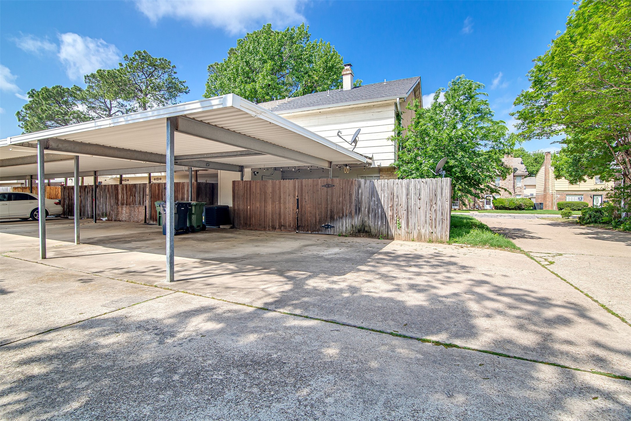 601 St Charles Drive Arlington TX 76013