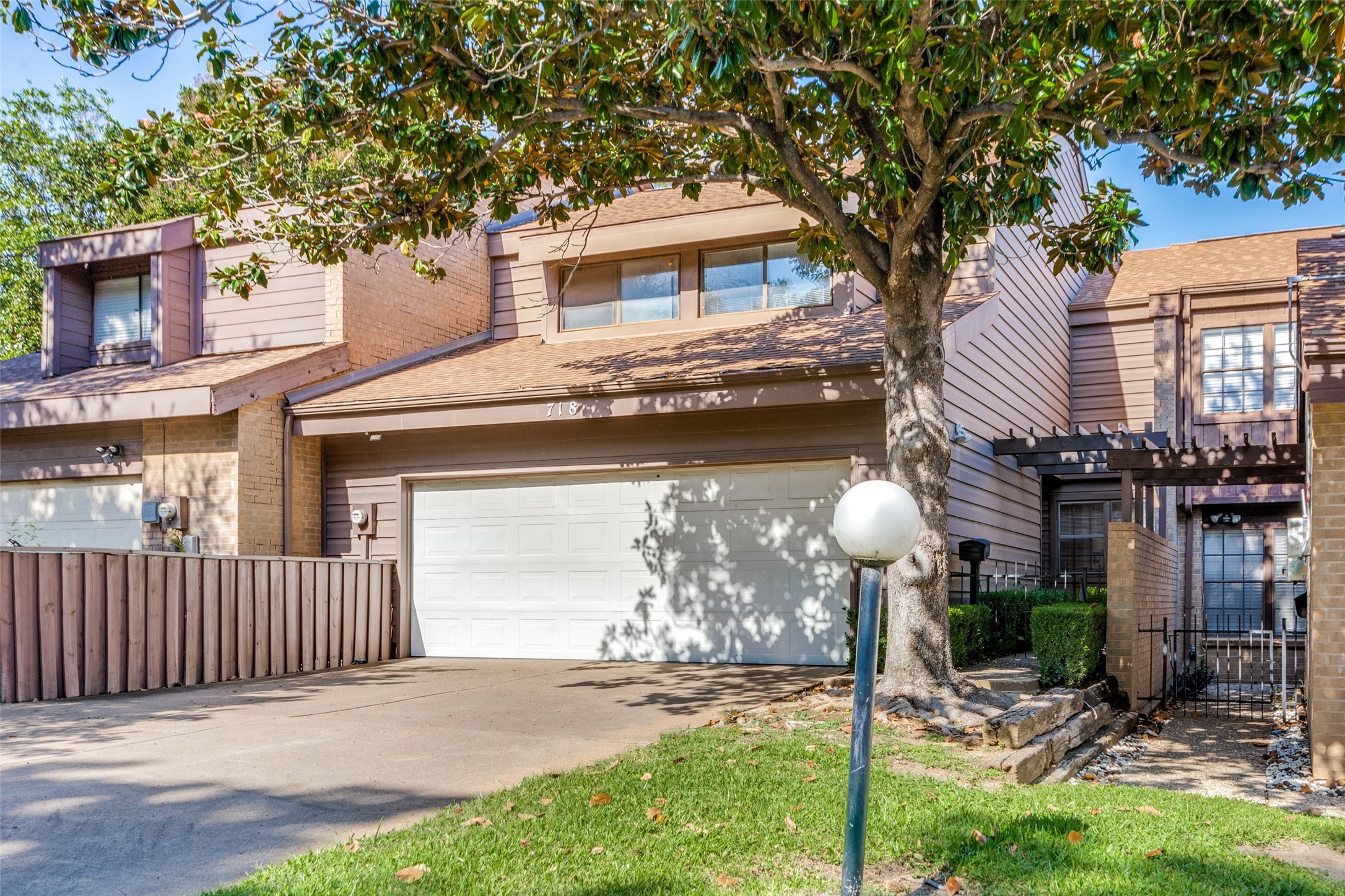 718 Oakwood Trail Fort Worth TX 76112