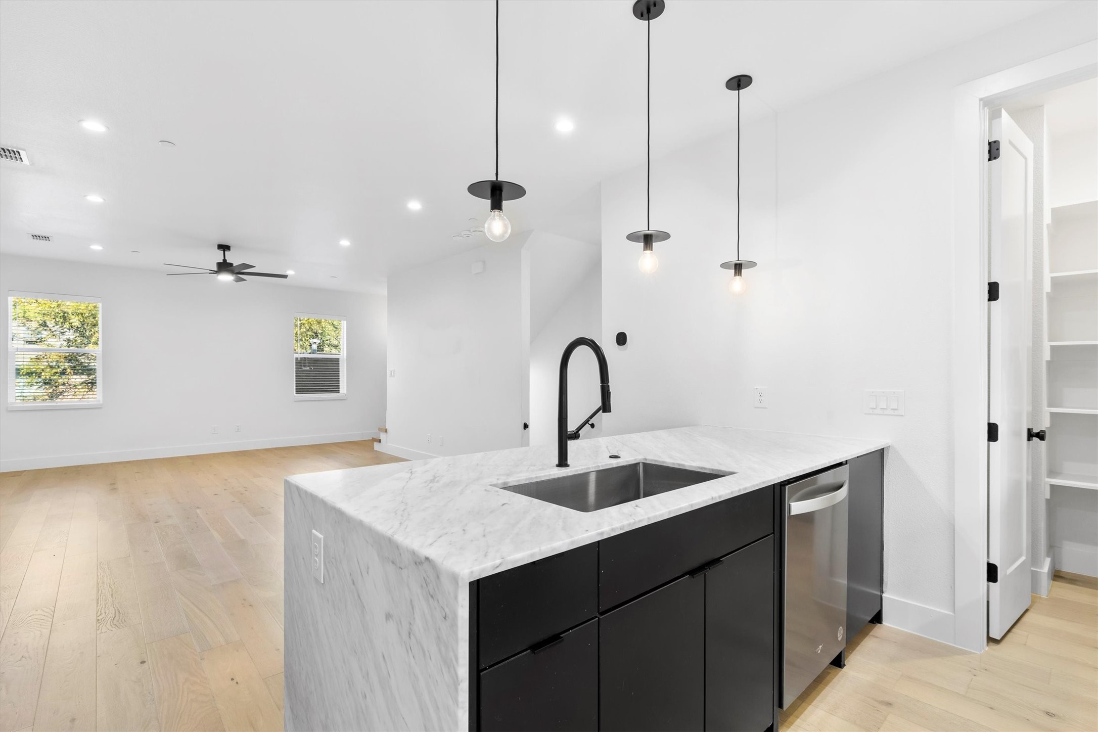 1147 N Madison Avenue Dallas TX 75208