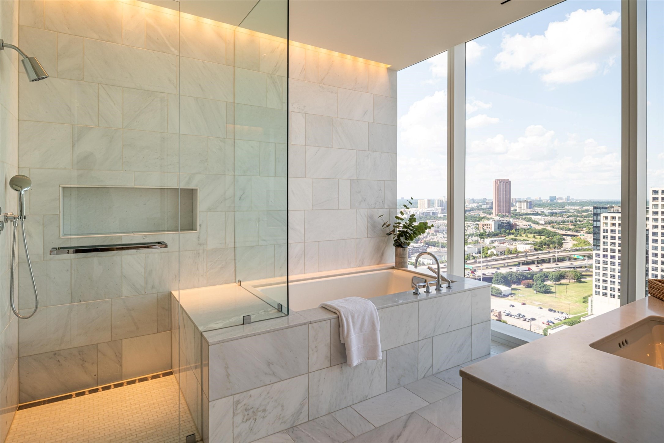 1747 Leonard Street Dallas TX 75201
