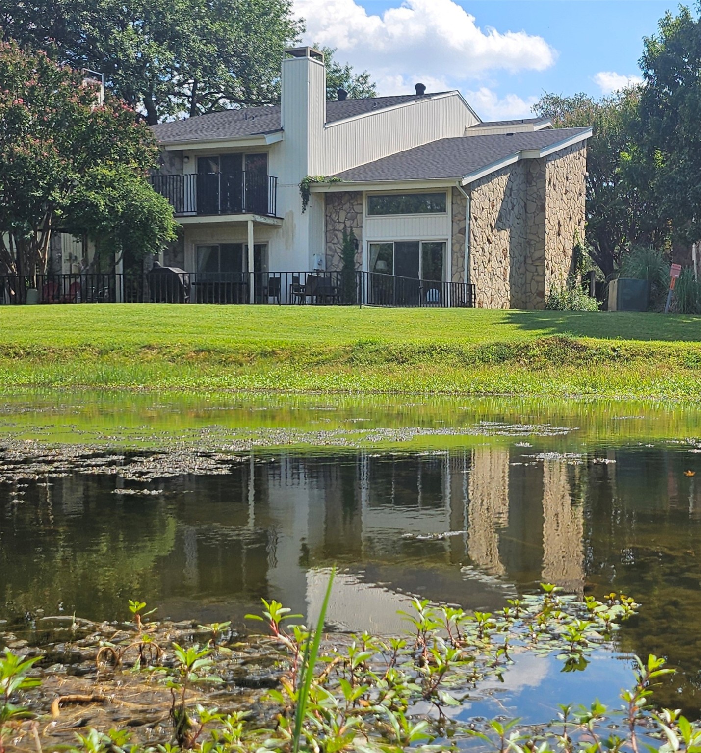 1827 Lakecrest Circle Carrollton TX 75006