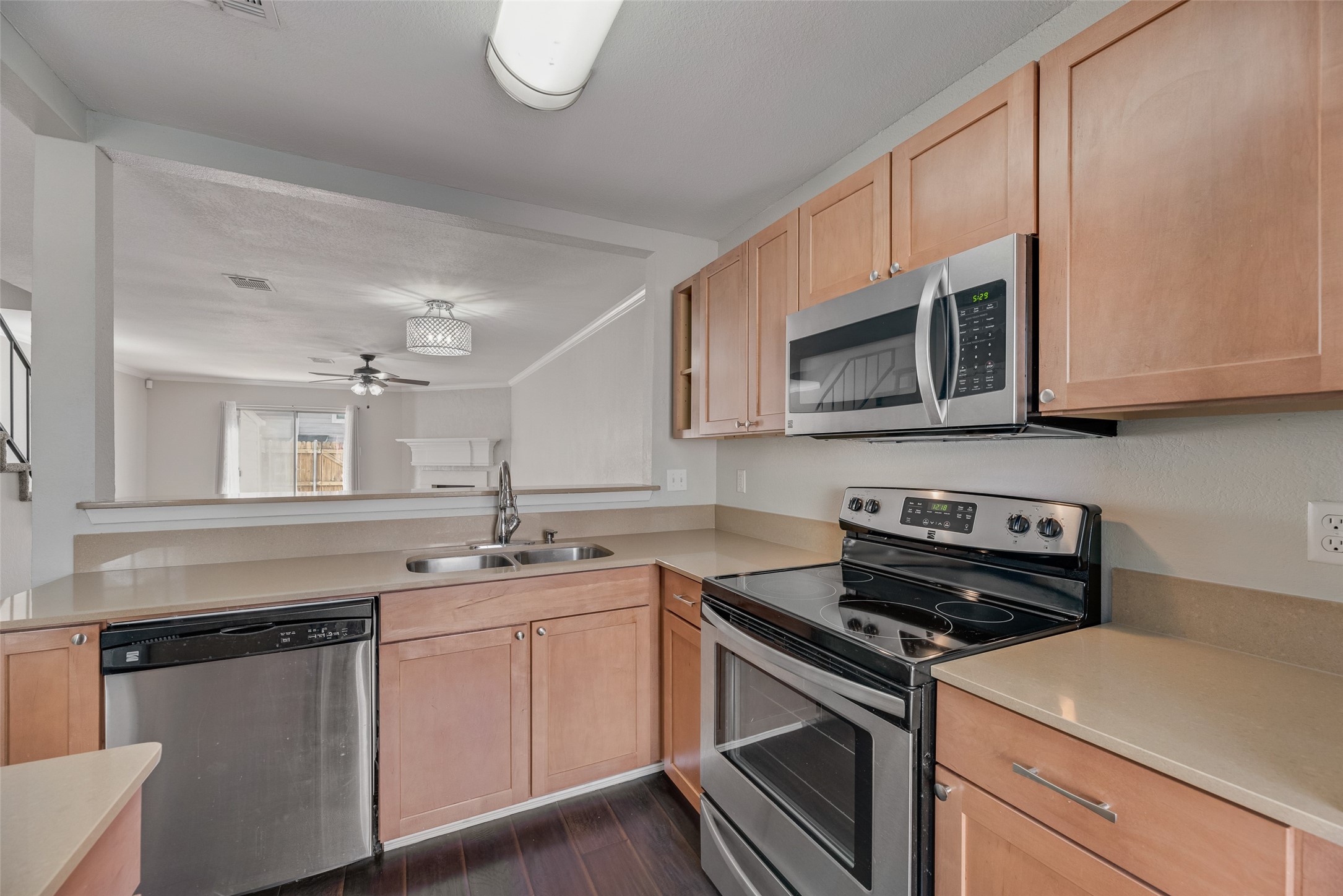 43 Abbey Road Euless TX 76039