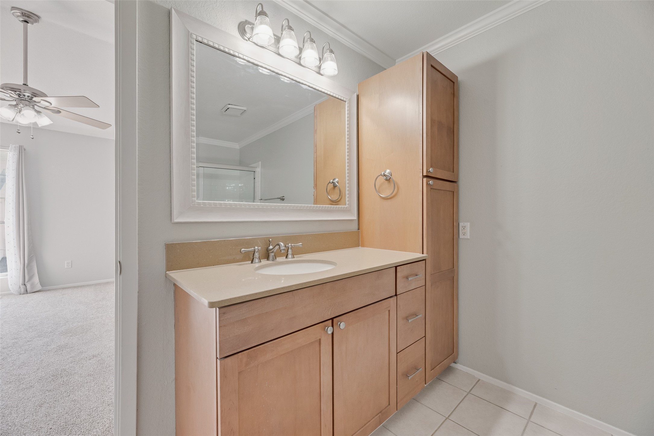 43 Abbey Road Euless TX 76039
