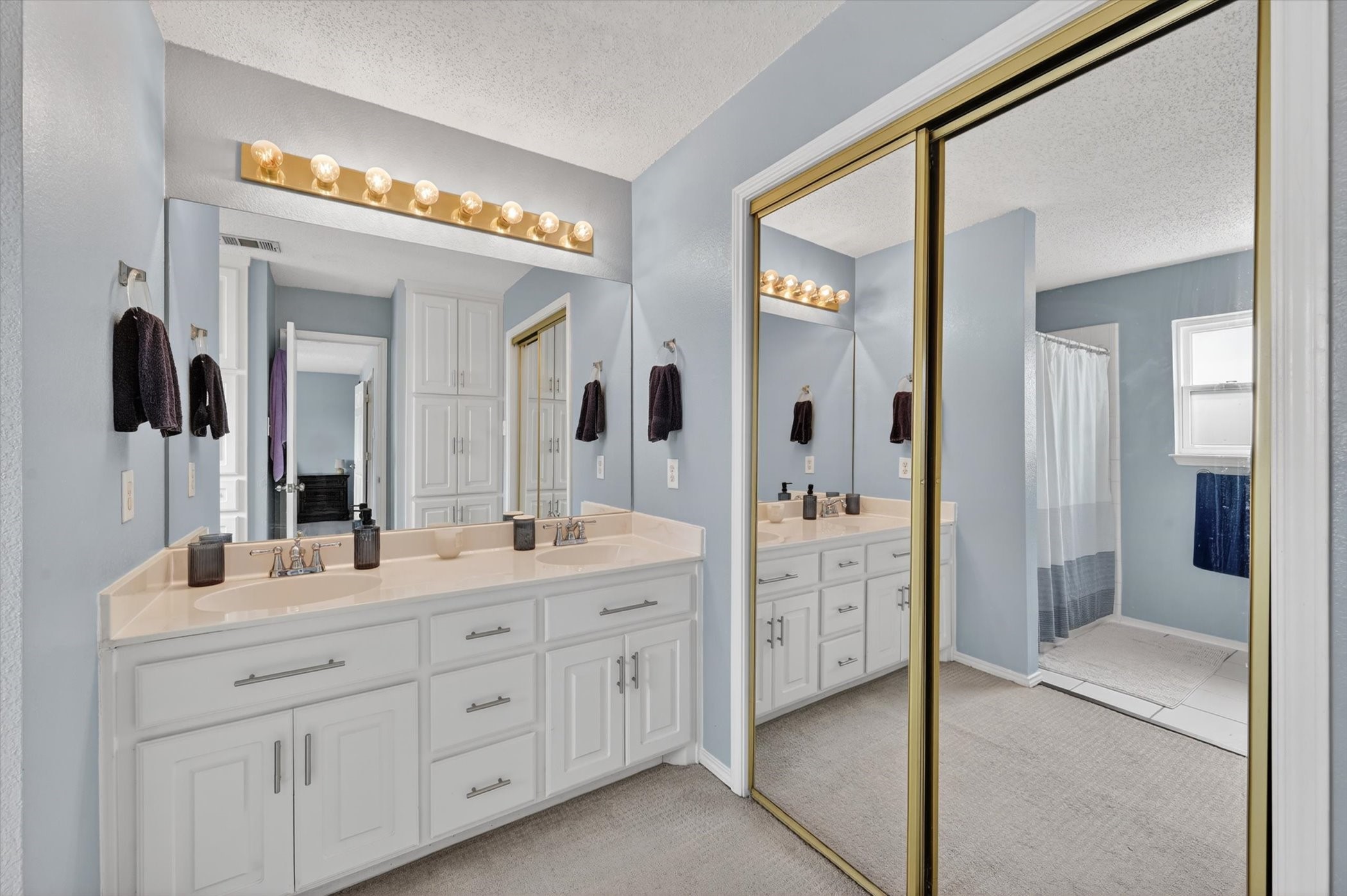 2506 Peargrove Circle Arlington TX 76006