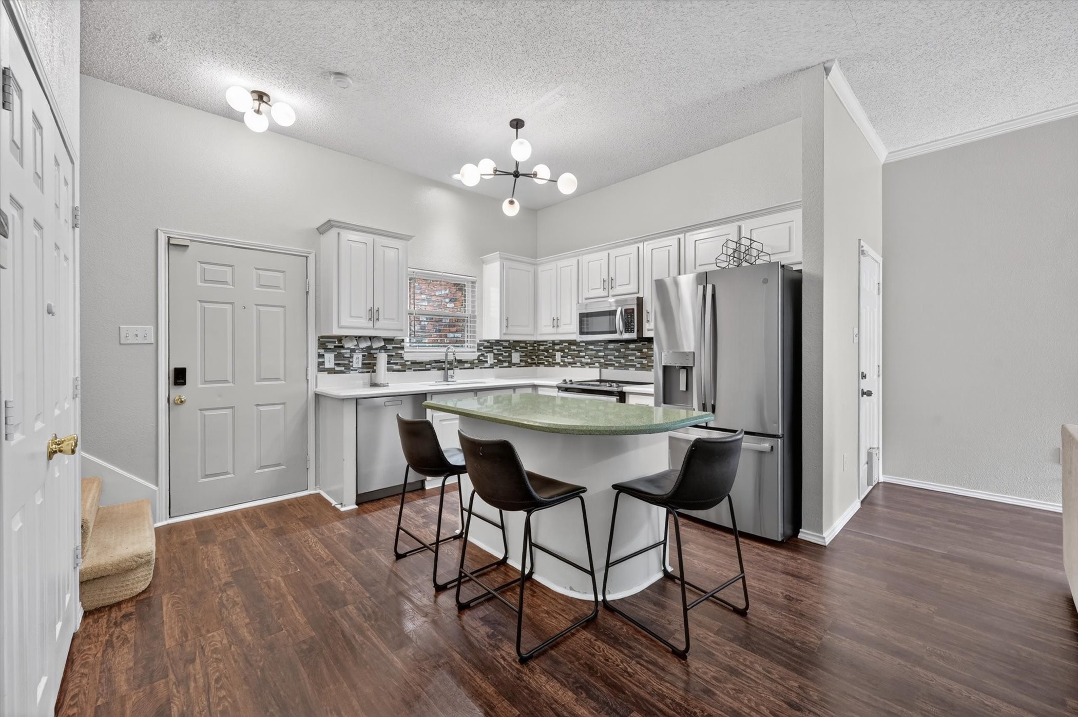 2506 Peargrove Circle Arlington TX 76006