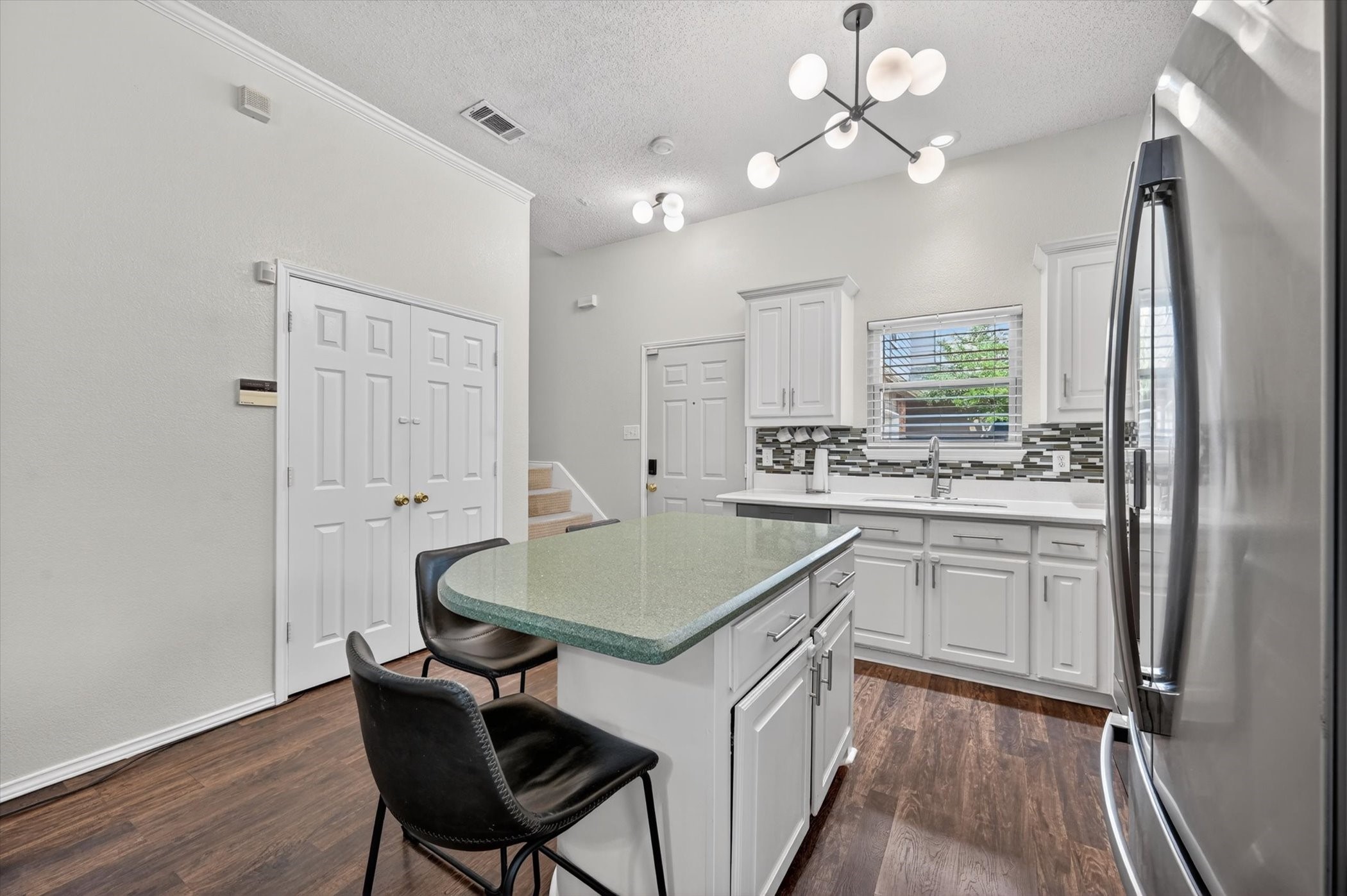 2506 Peargrove Circle Arlington TX 76006
