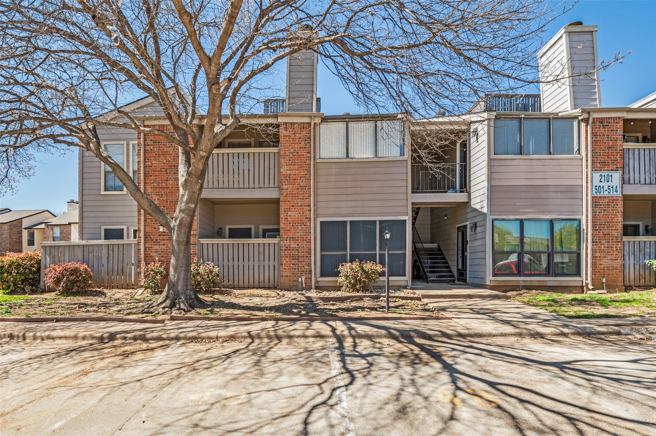 2101 Count Fleet Drive Arlington TX 76011