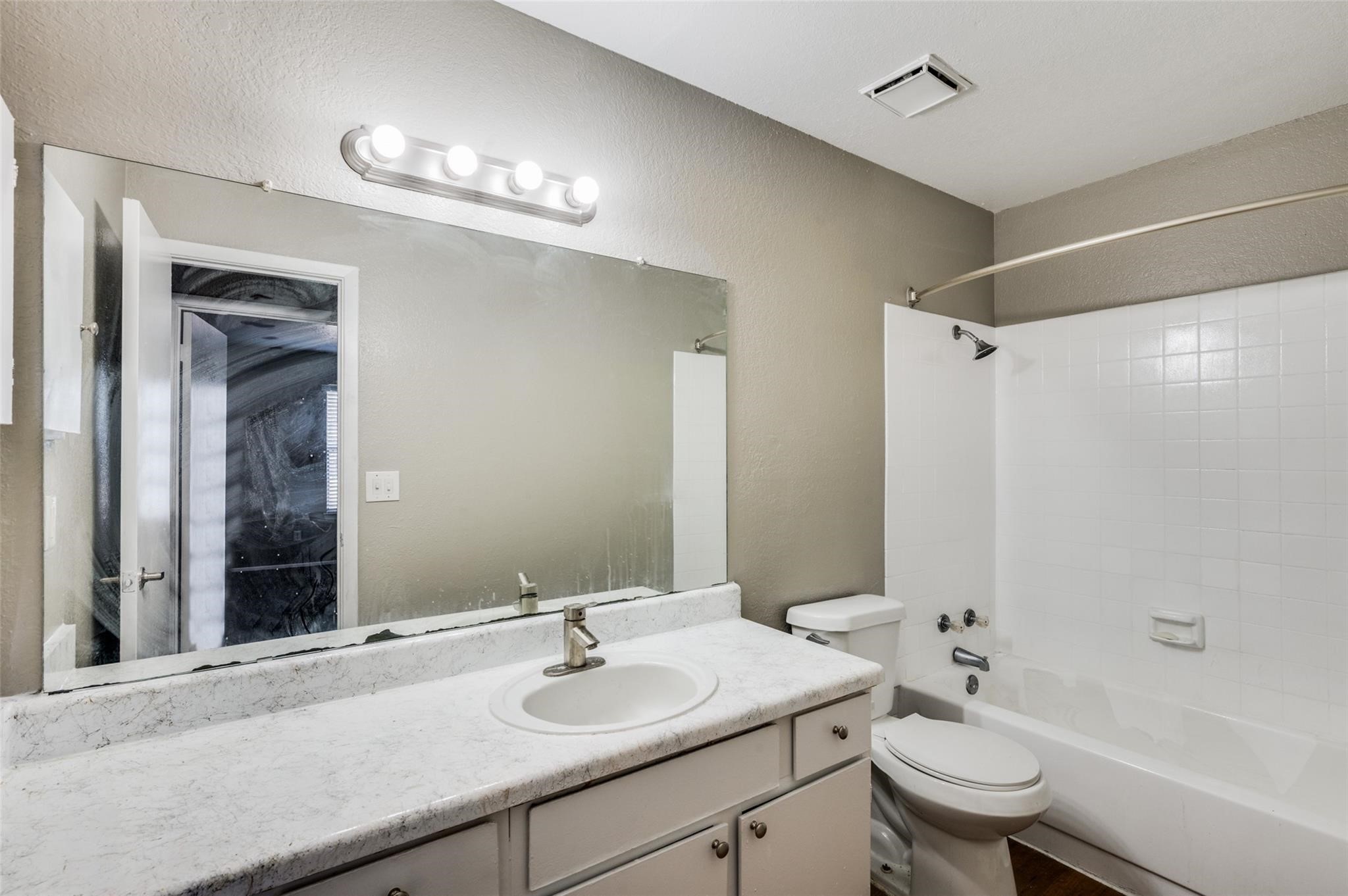 1122 Millview Arlington TX 76012