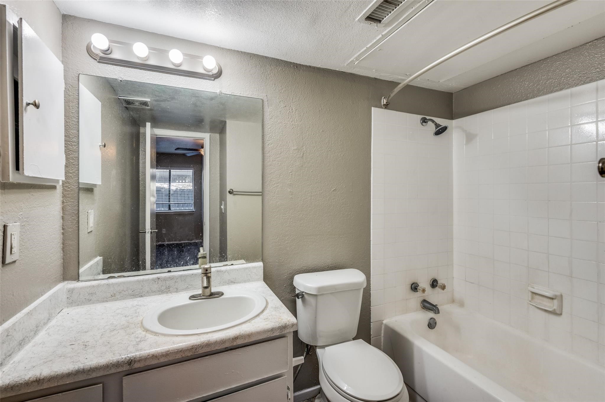 1122 Millview Arlington TX 76012
