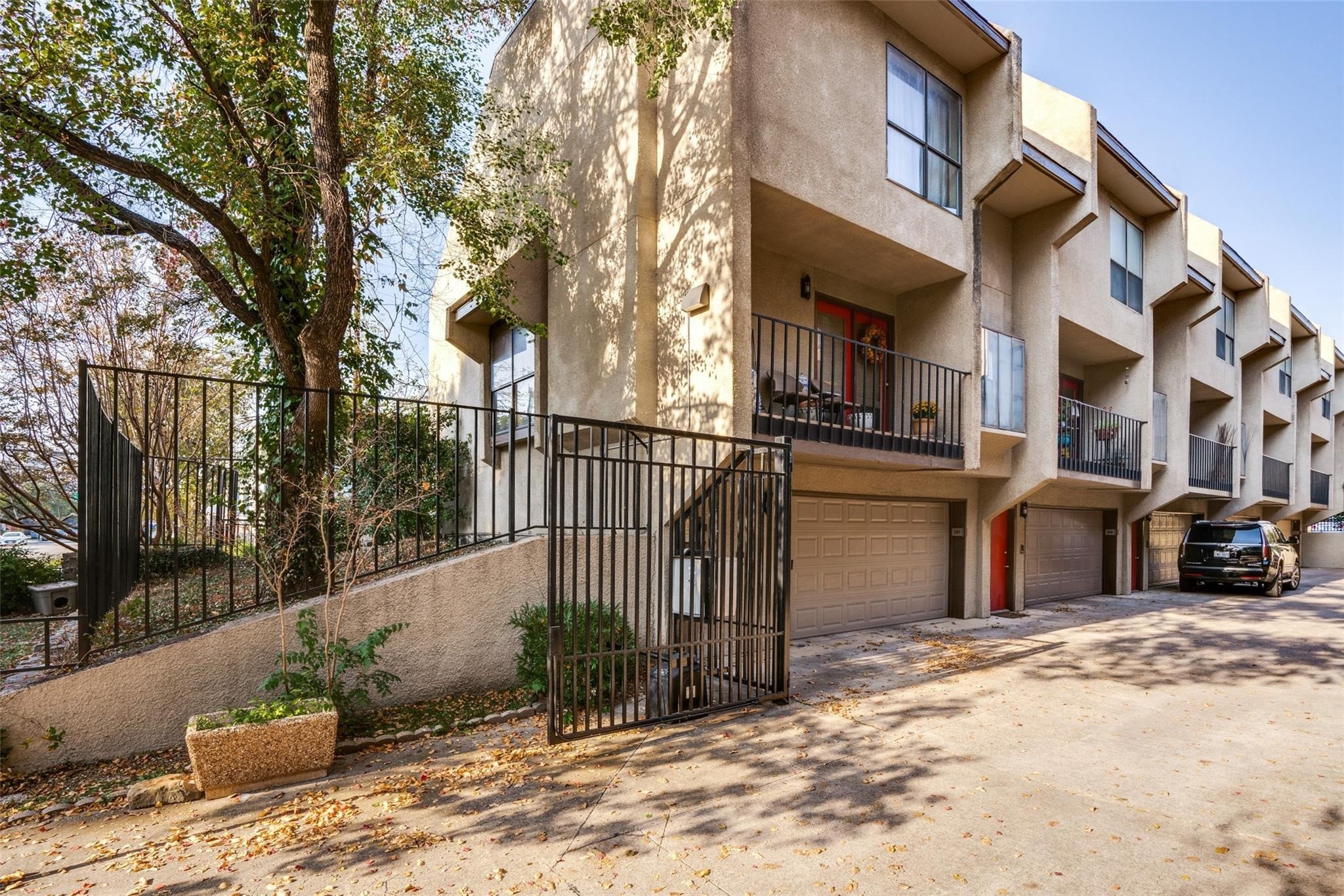 2020 N Garrett Avenue Dallas TX 75206