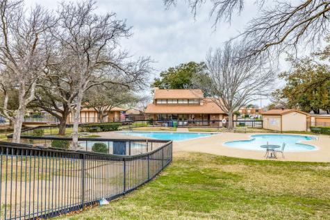 2016 Westbain Drive Arlington TX 76015
