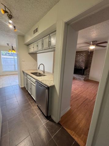 2016 Westbain Drive Arlington TX 76015
