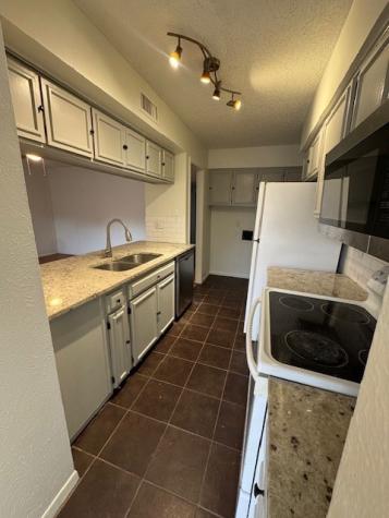 2016 Westbain Drive Arlington TX 76015