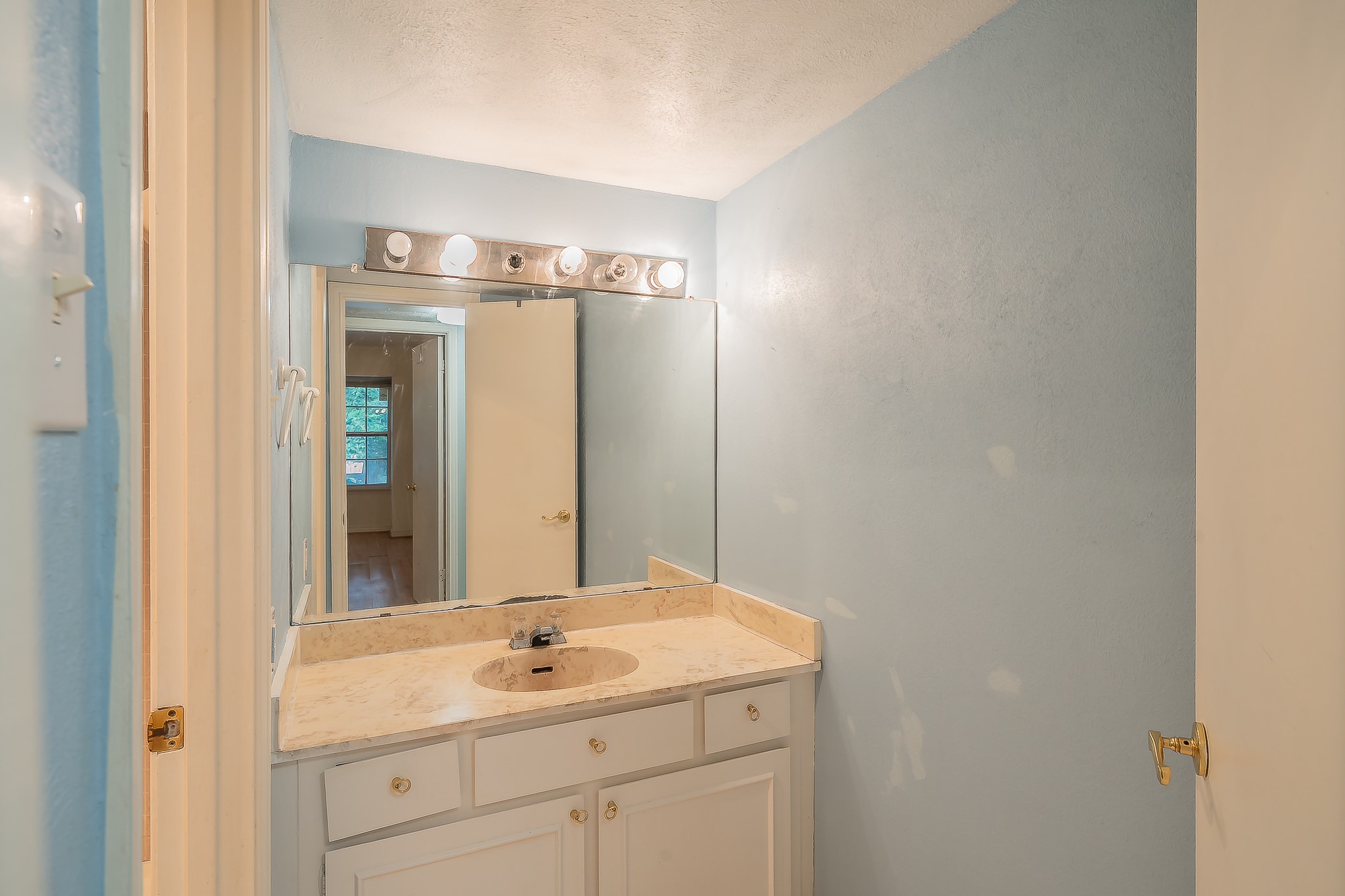 15906 Club Crest Drive Dallas TX 75248
