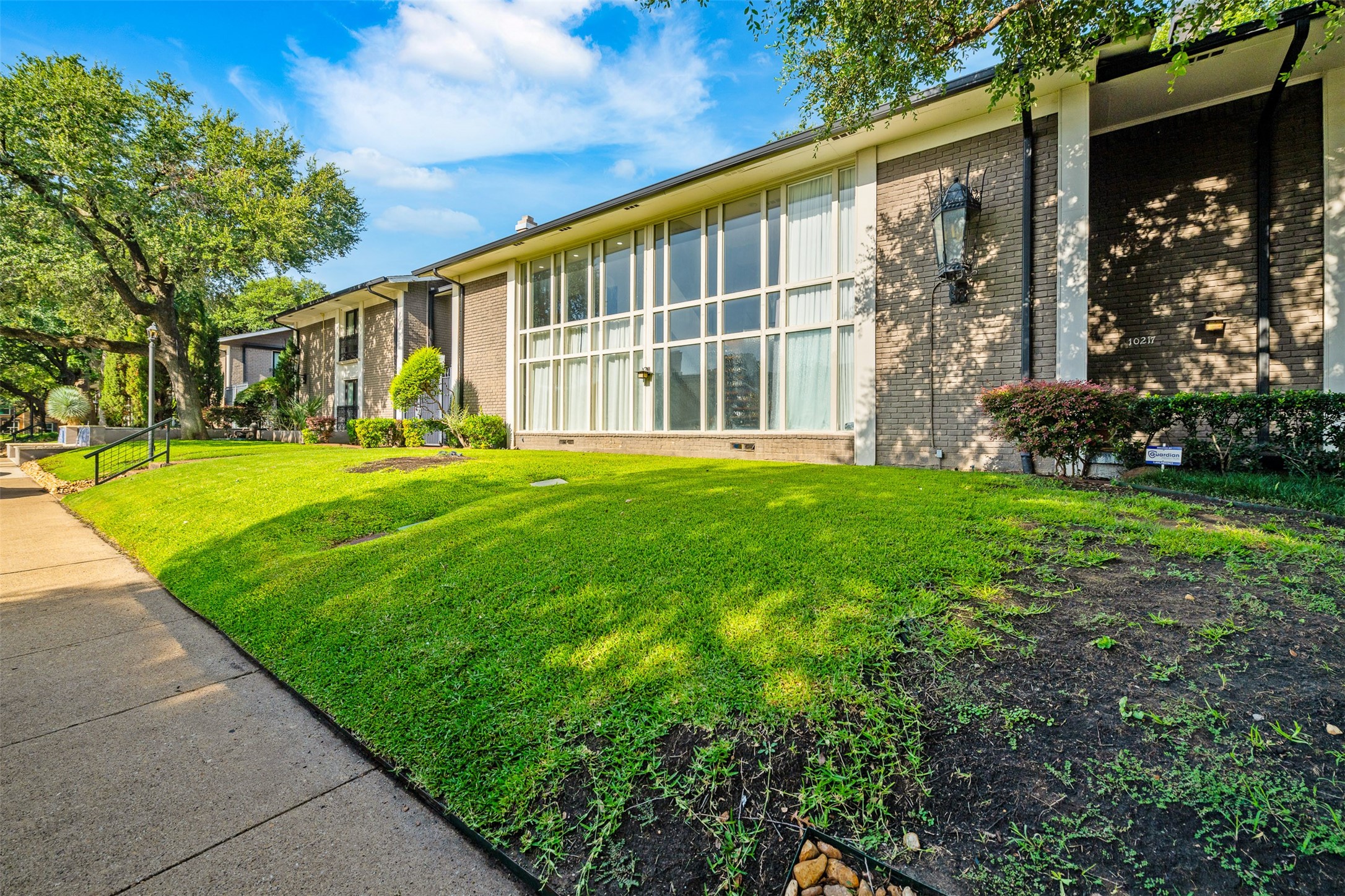 10215 Regal Oaks Drive Dallas TX 75230