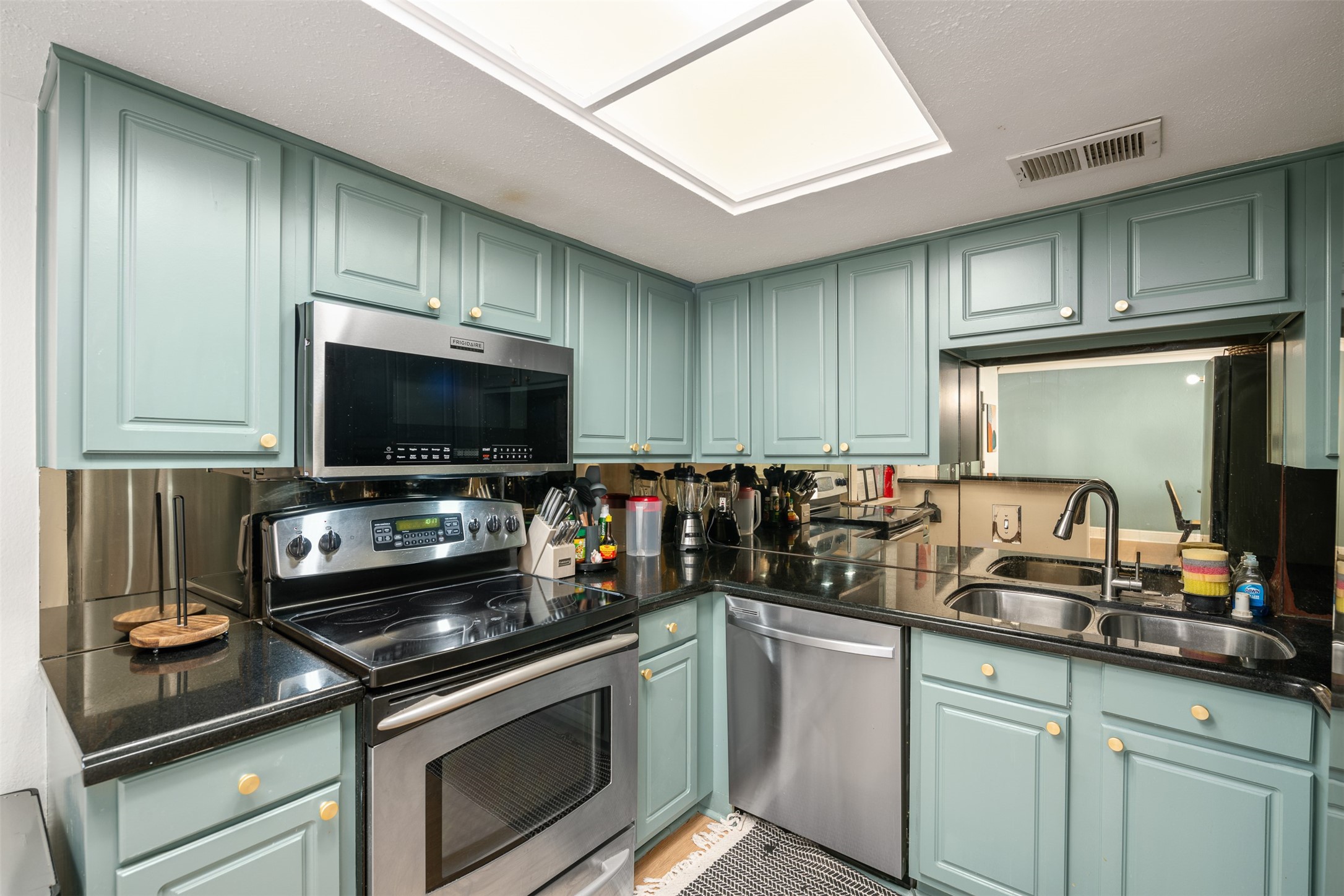 10215 Regal Oaks Drive Dallas TX 75230