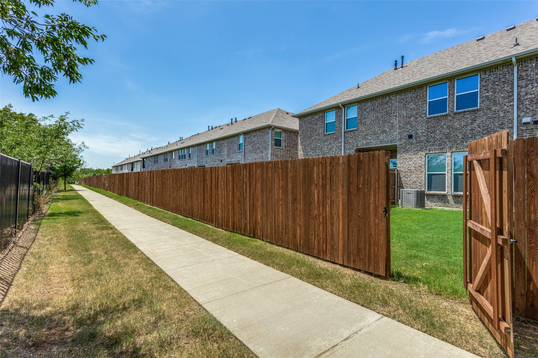 553 Hutchinson Lane Lewisville TX 75077