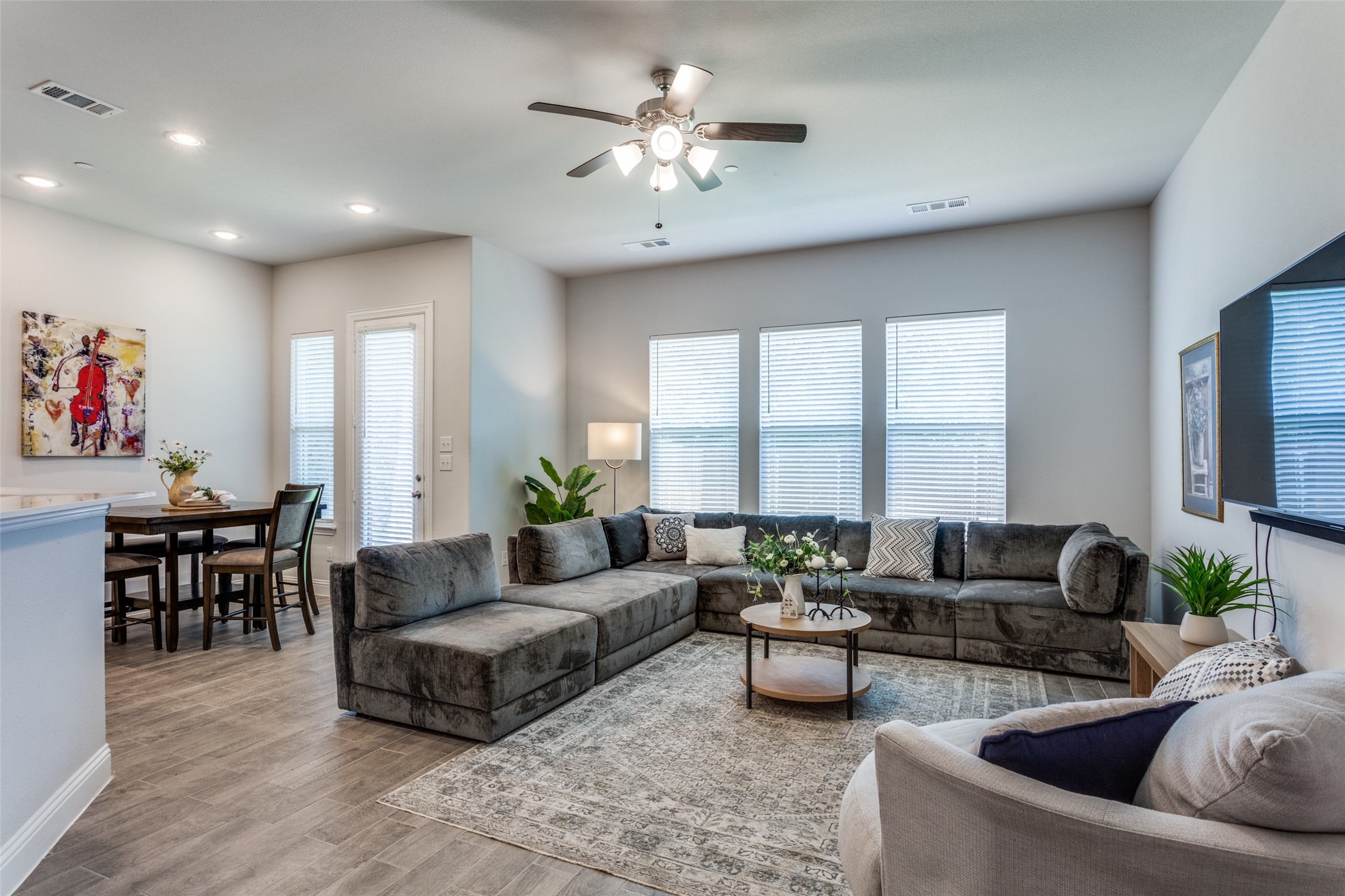 553 Hutchinson Lane Lewisville TX 75077