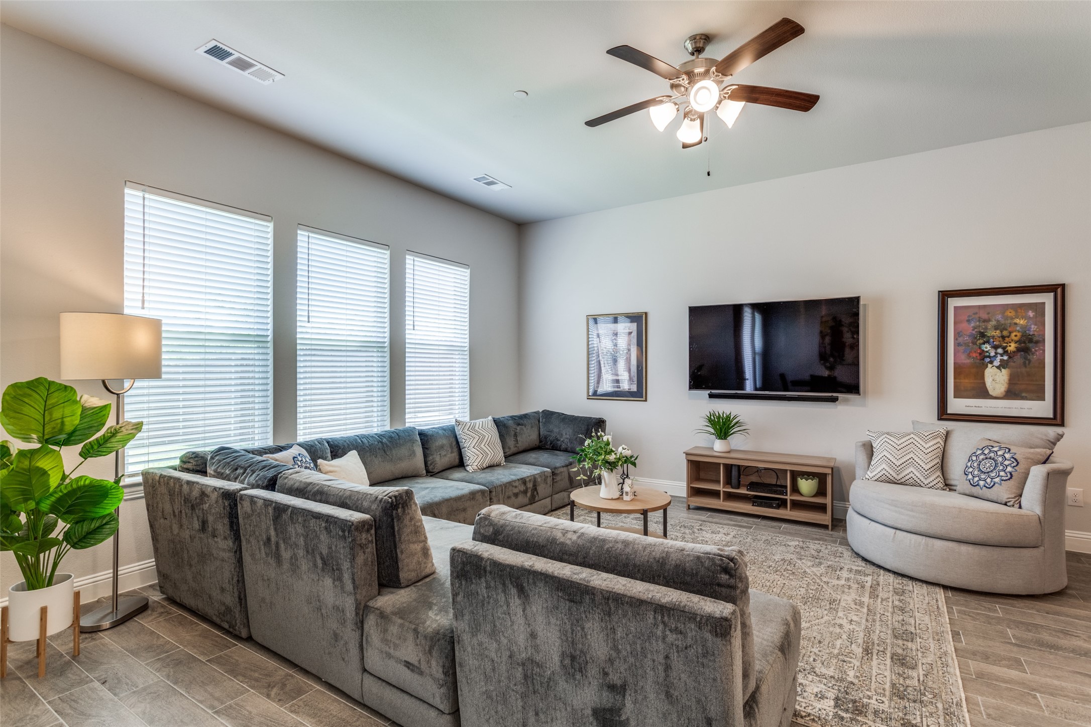 553 Hutchinson Lane Lewisville TX 75077