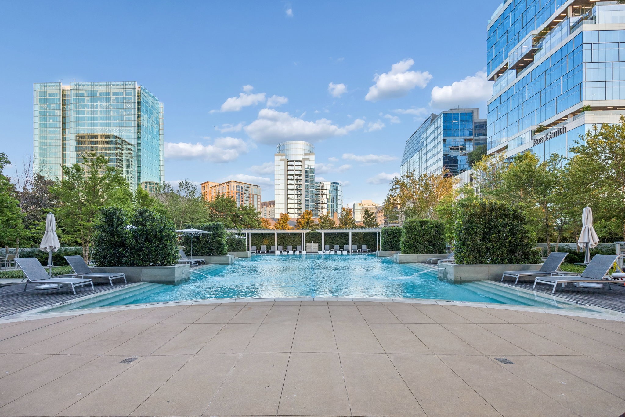 2900 Mckinnon Street Dallas TX 75201