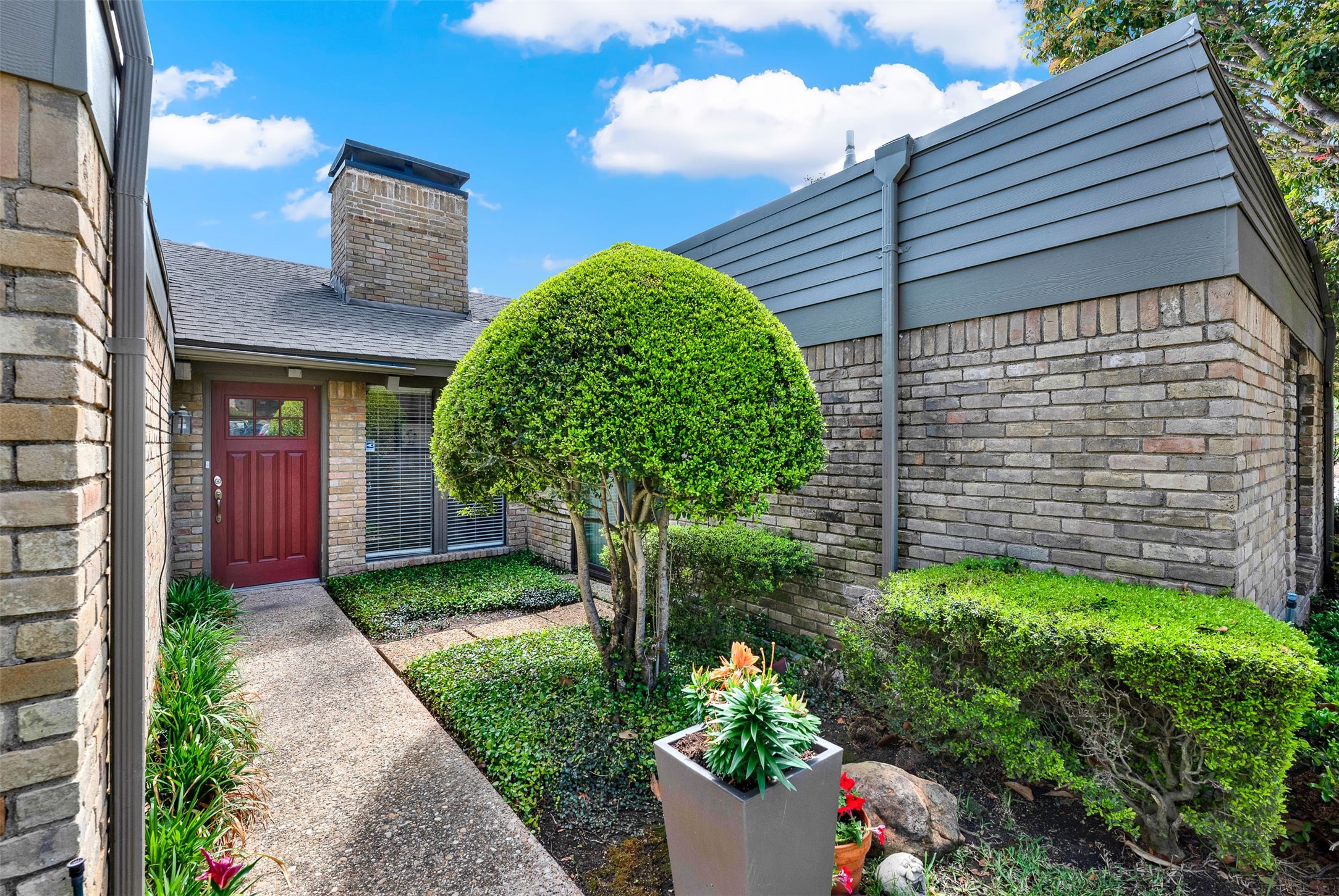 8344 Old Moss Road Dallas TX 75231