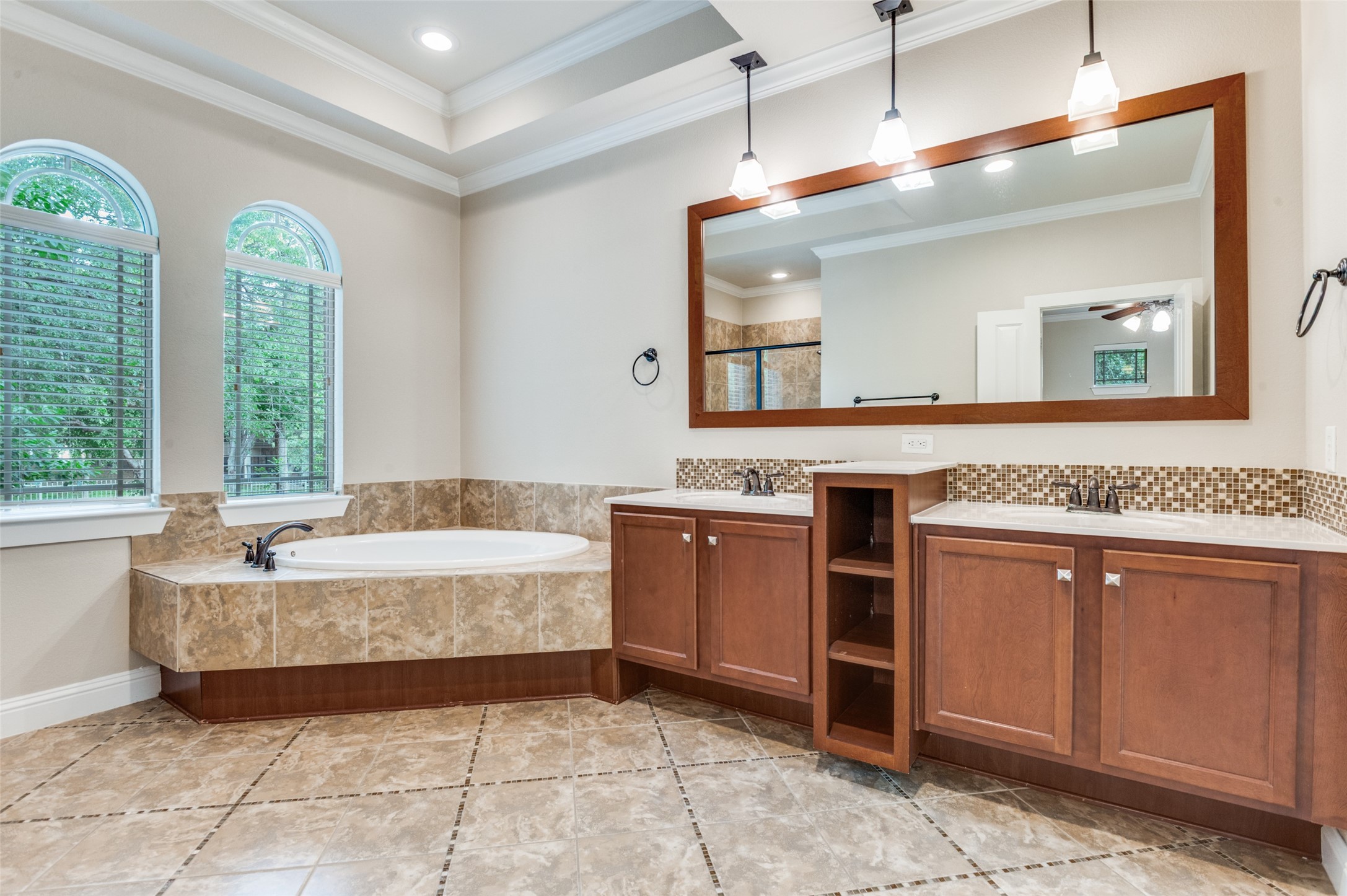 928 Brook Forest Lane Euless TX 76039