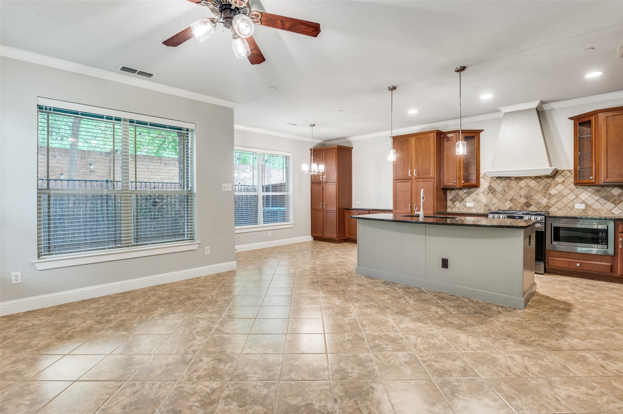 928 Brook Forest Lane Euless TX 76039