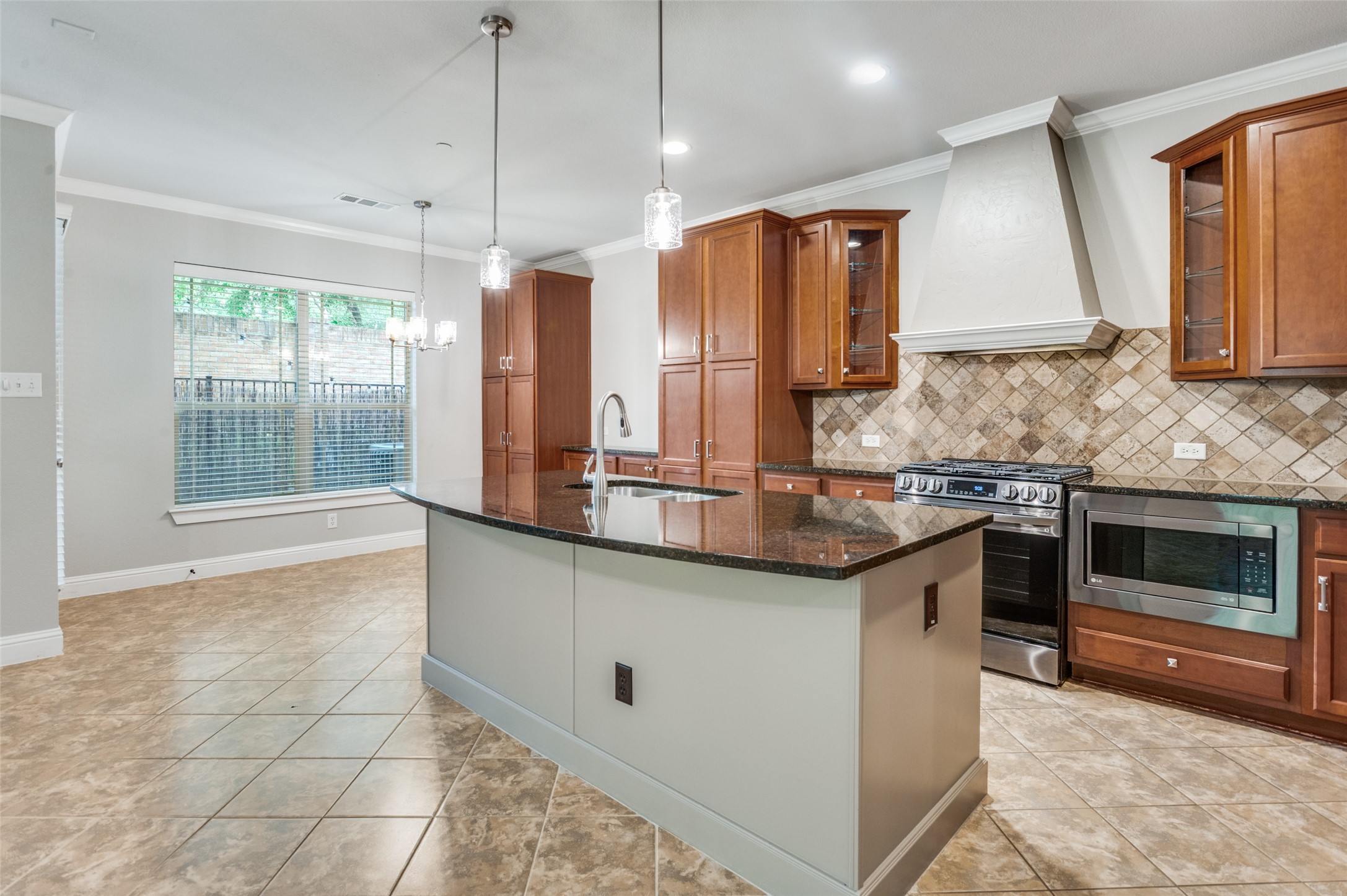 928 Brook Forest Lane Euless TX 76039