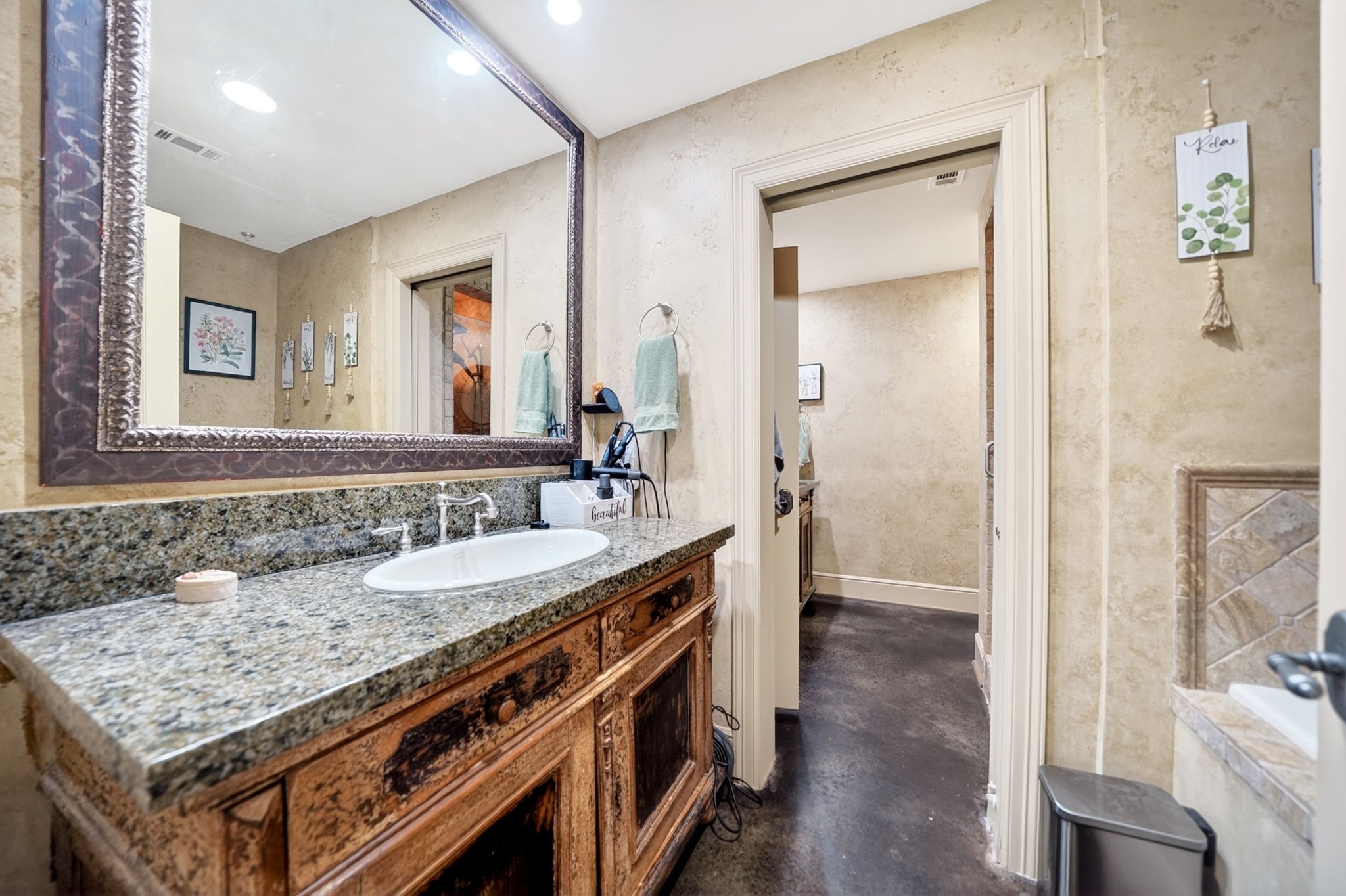 5055 Addison Circle Addison TX 75001