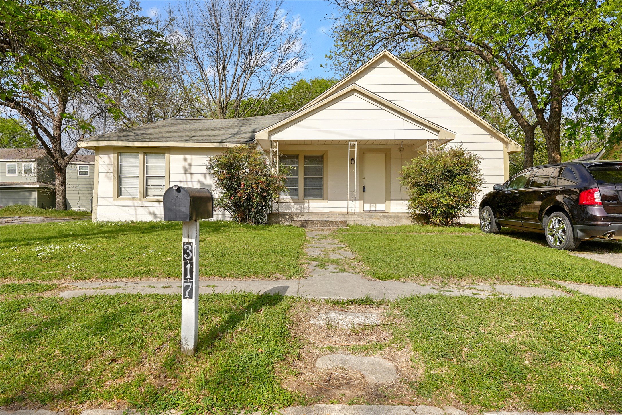 317 Ritchey Street Gainesville TX 76240