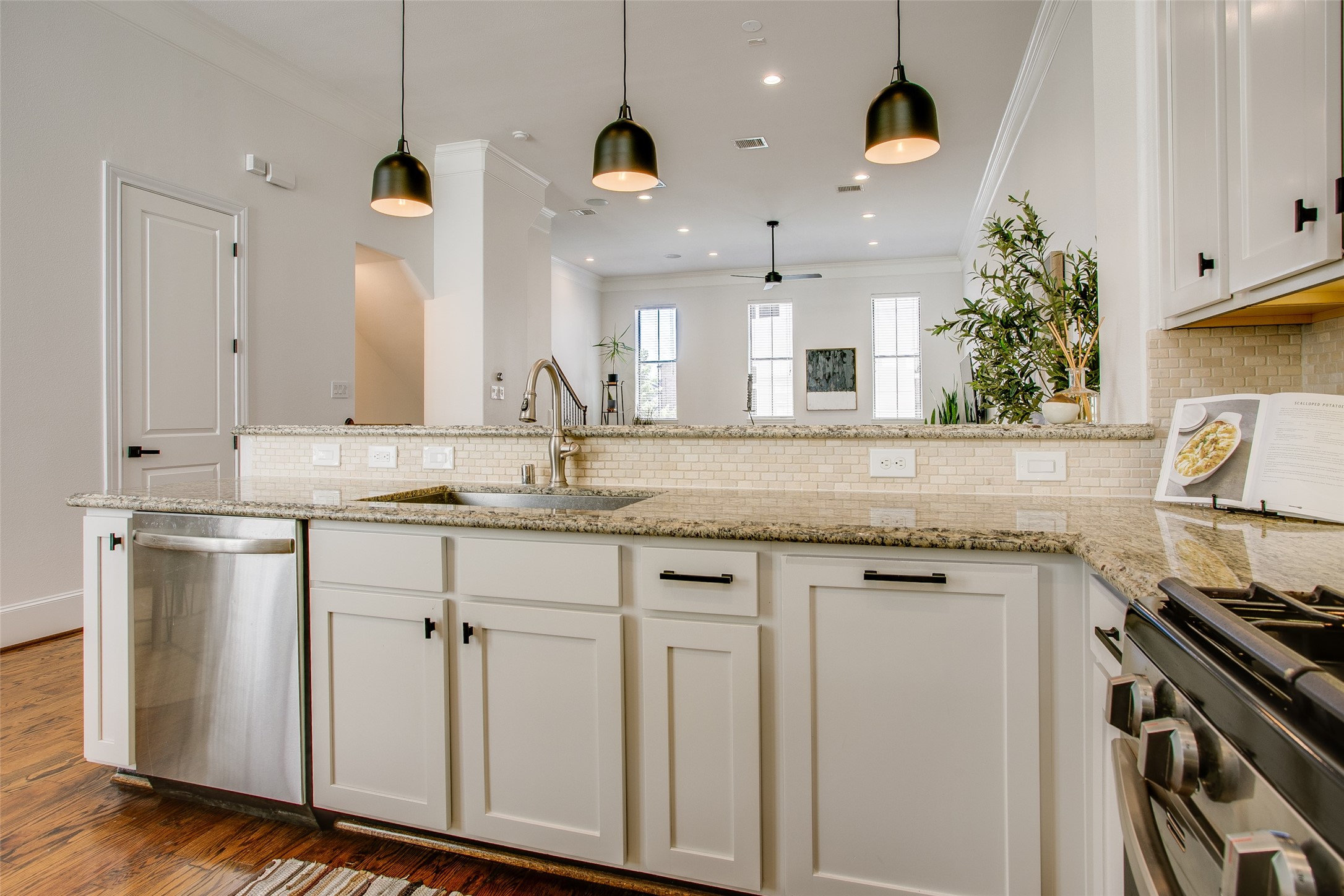 2123 Diversey Street Dallas TX 75201