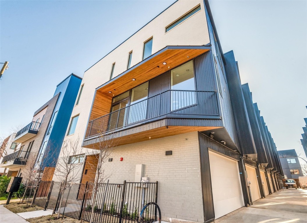 426 W 9th Street Dallas TX 75208