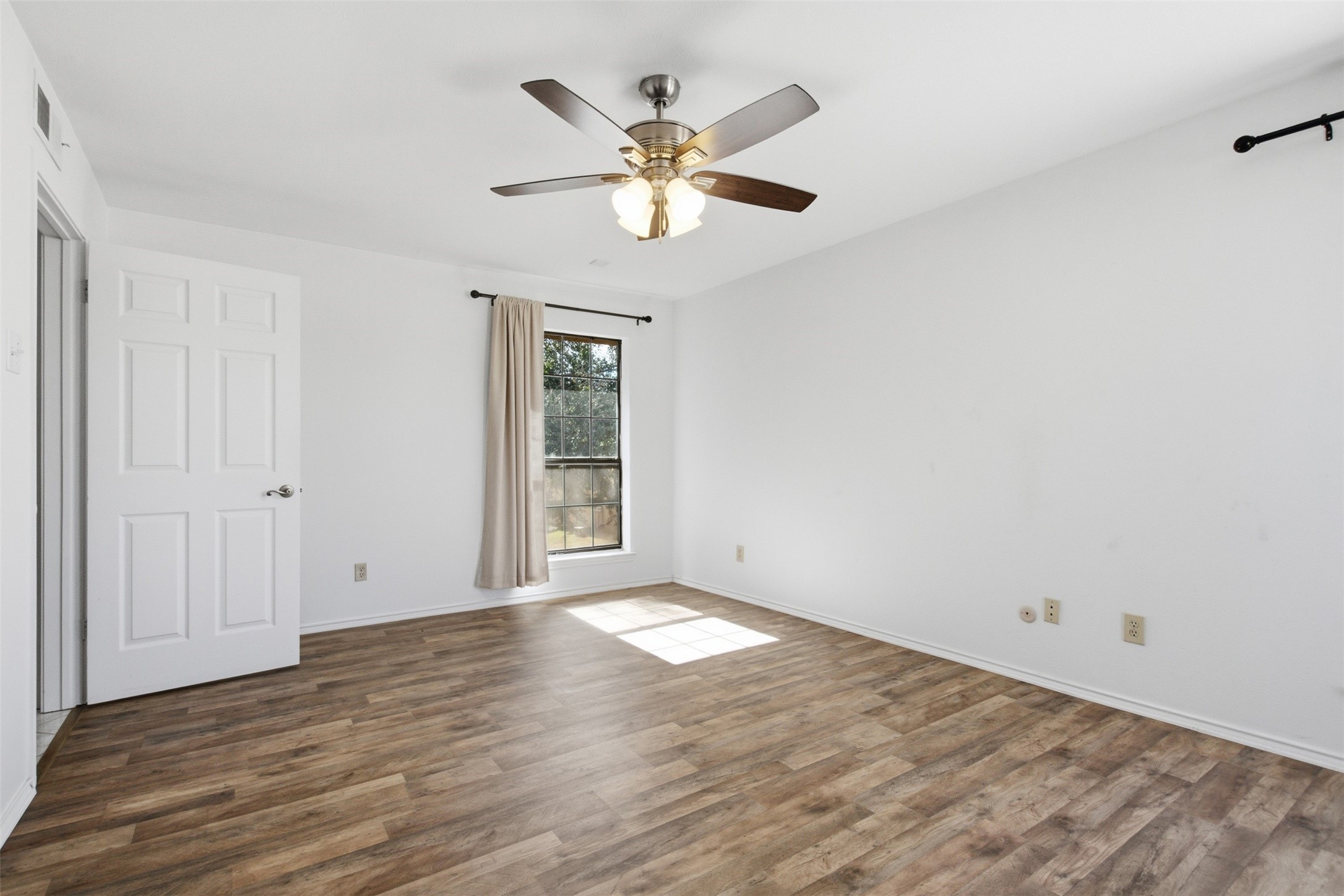 5909 Lake Hubbard Parkway Garland TX 75043