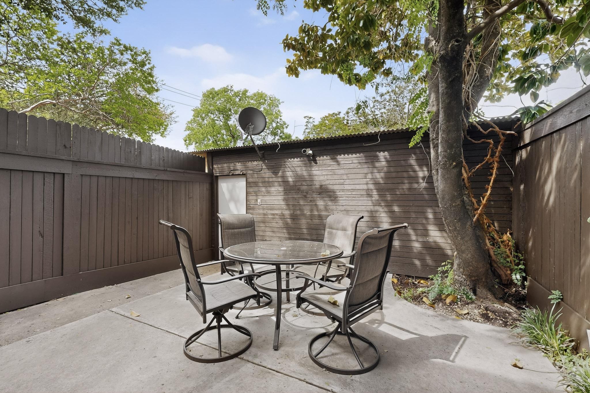 7506 W Northwest Highway Dallas TX 75225