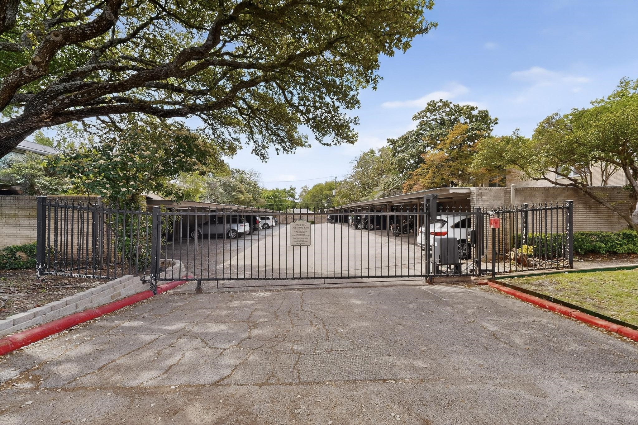 7506 W Northwest Highway Dallas TX 75225