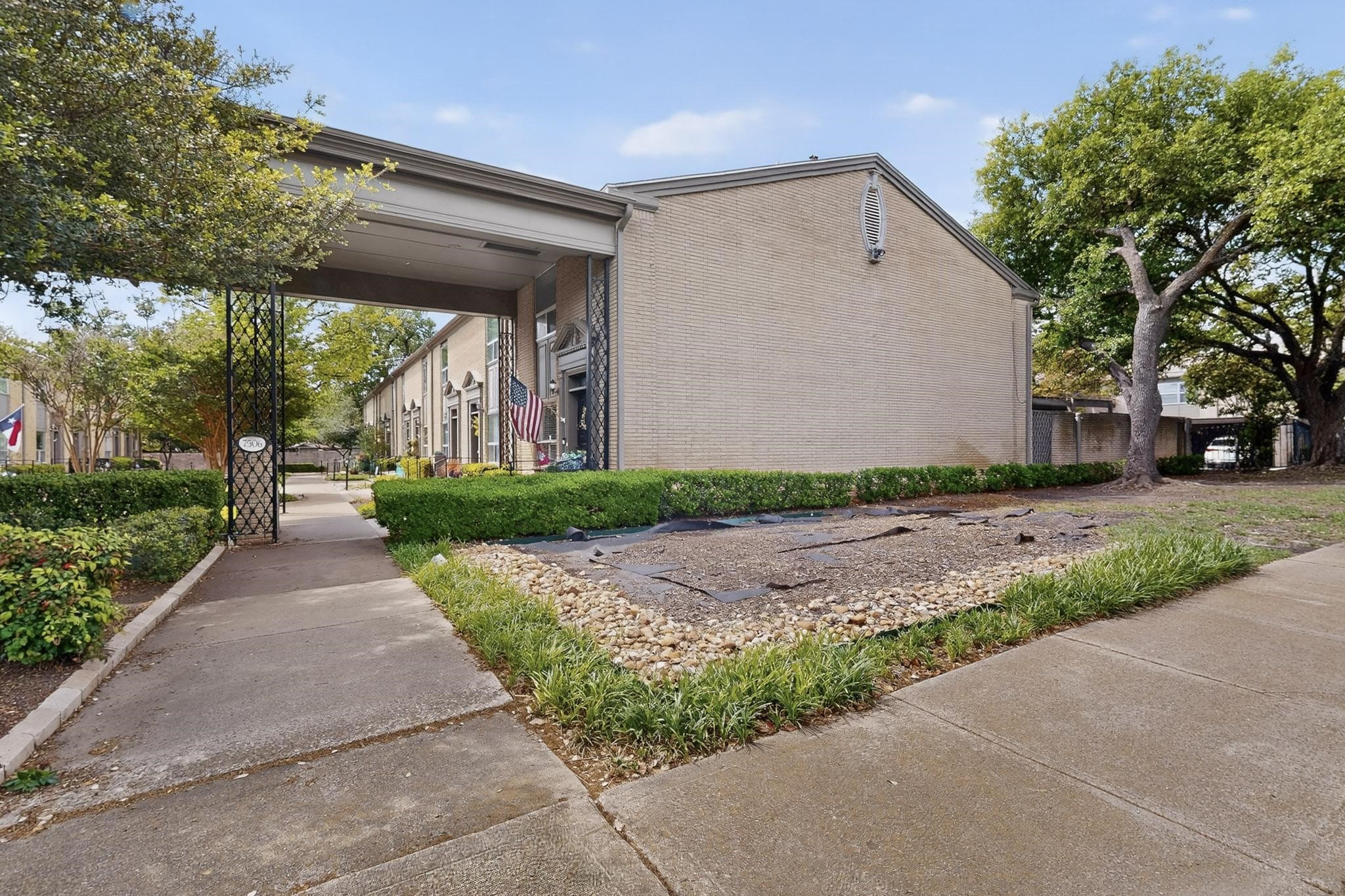 7506 W Northwest Highway Dallas TX 75225