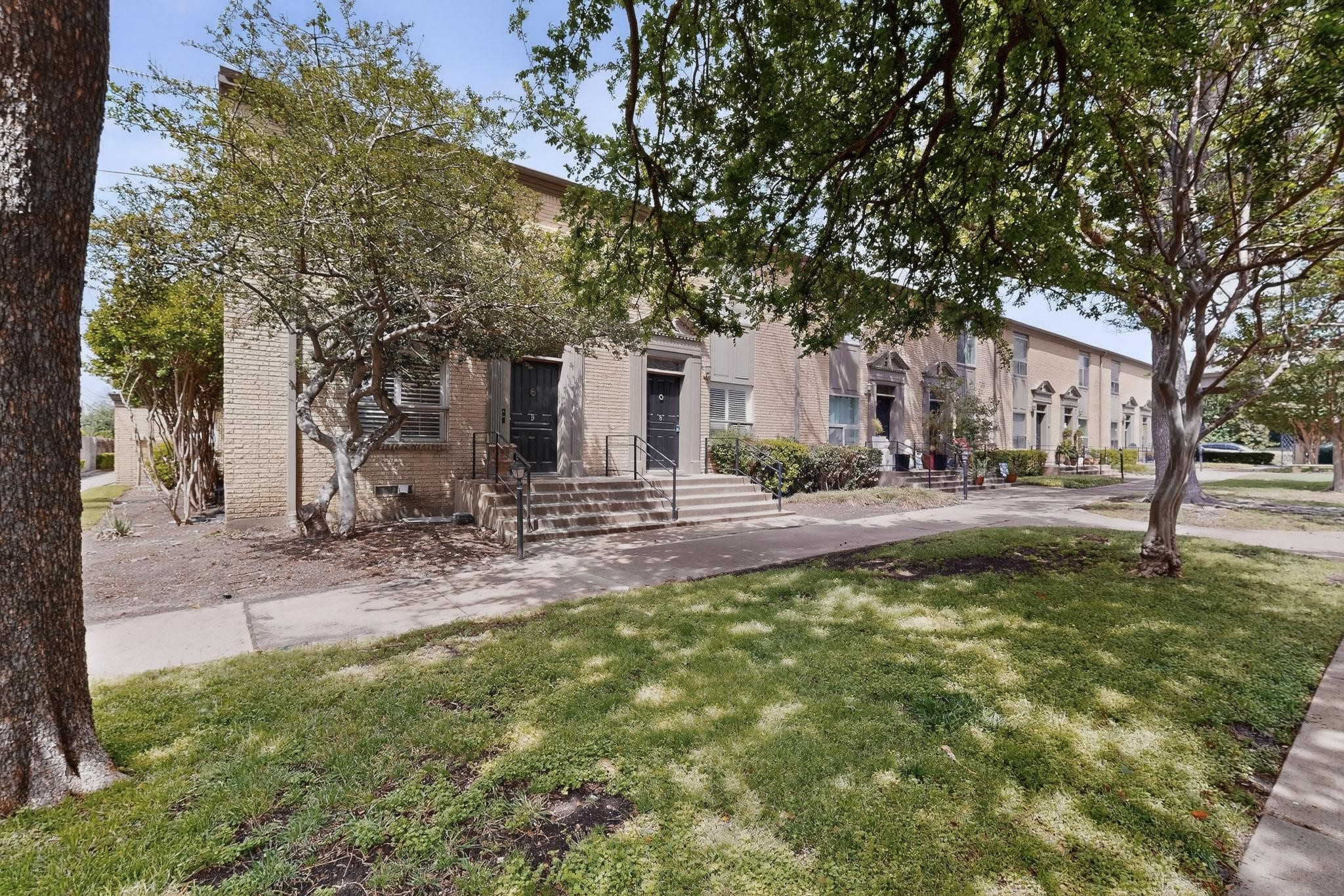 7506 W Northwest Highway Dallas TX 75225