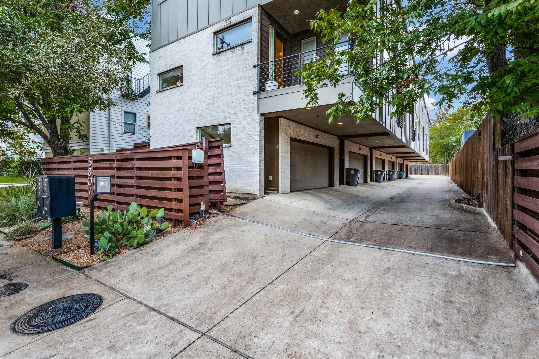 5807 Hudson Street Dallas TX 75206