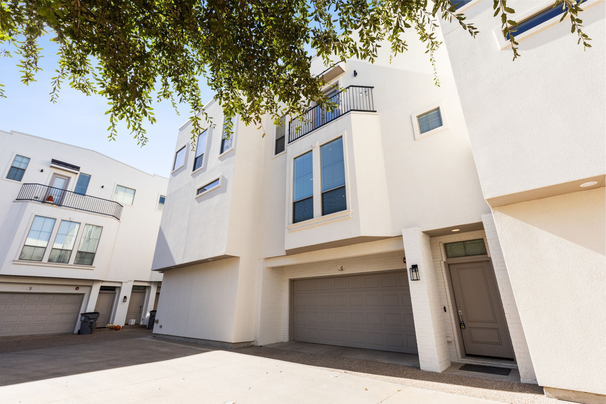 2100 N Fitzhugh Avenue Dallas TX 75204