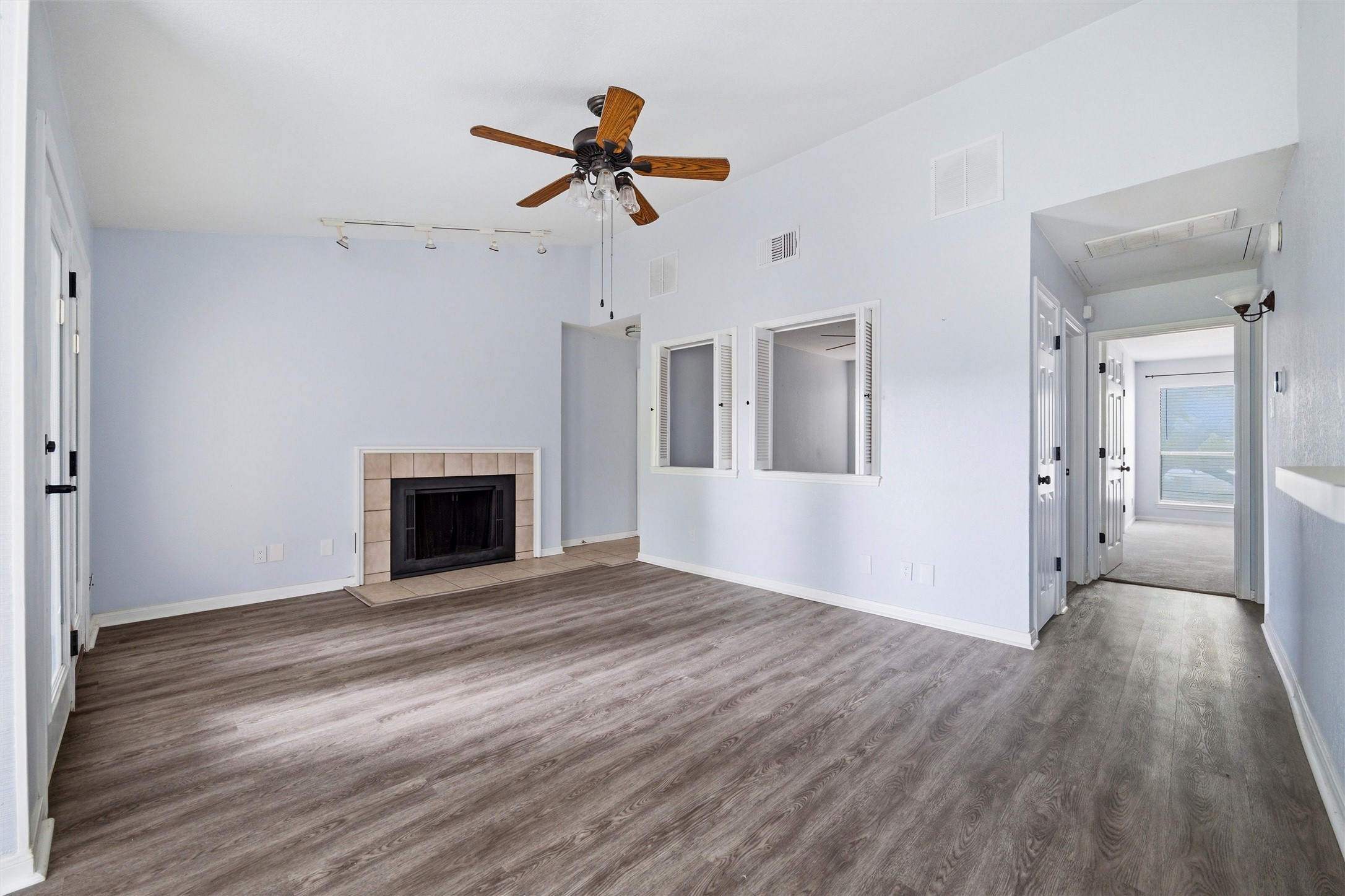 1212 Horizon Trail Arlington TX 76011