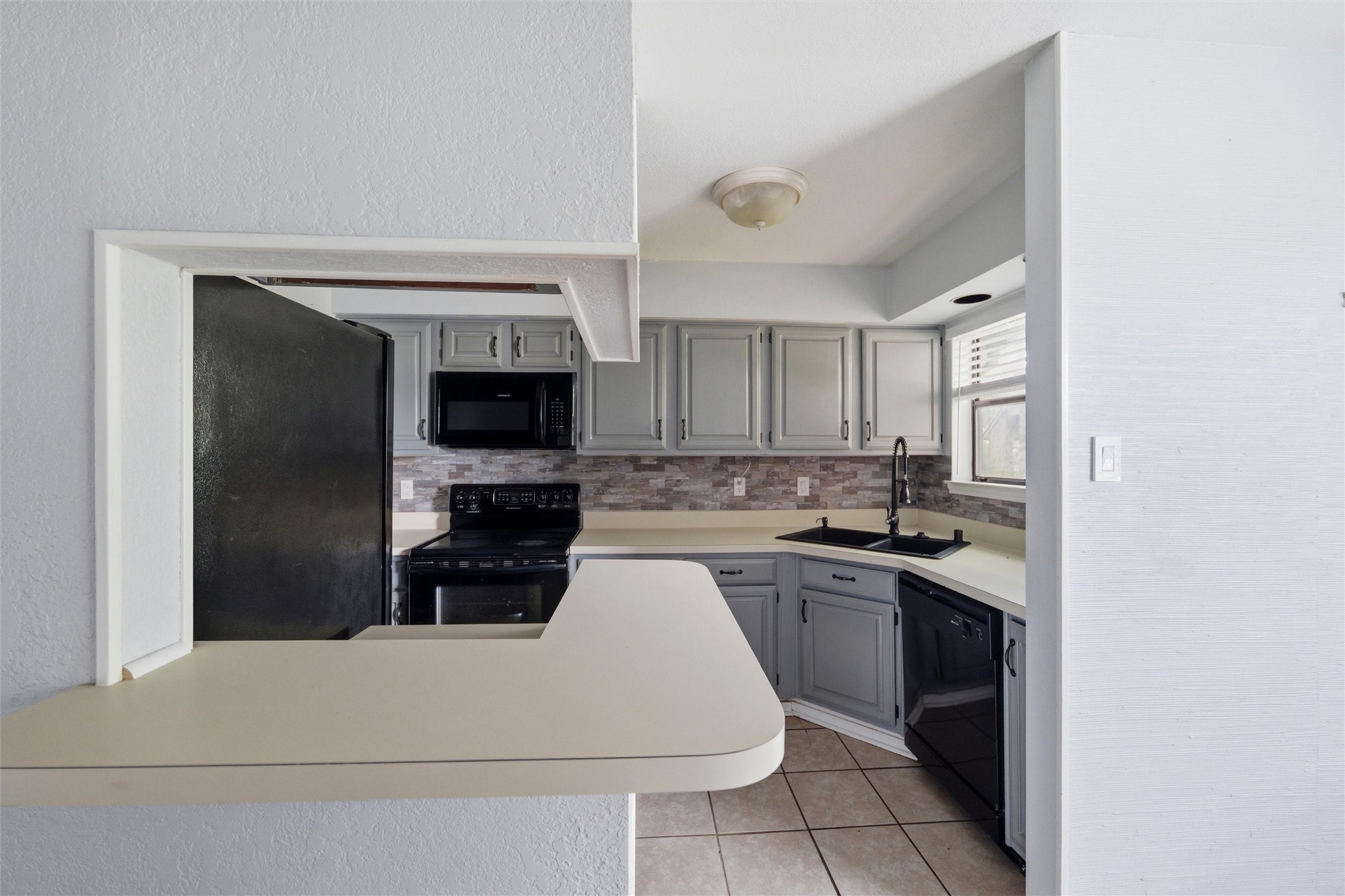 1212 Horizon Trail Arlington TX 76011