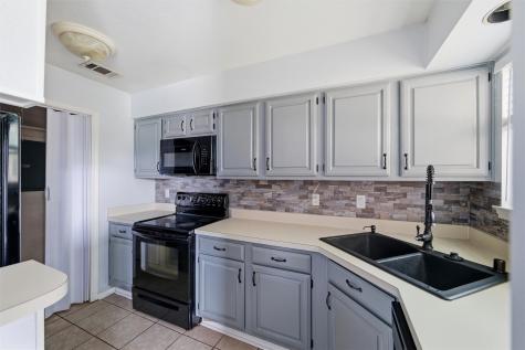 1212 Horizon Trail Arlington TX 76011
