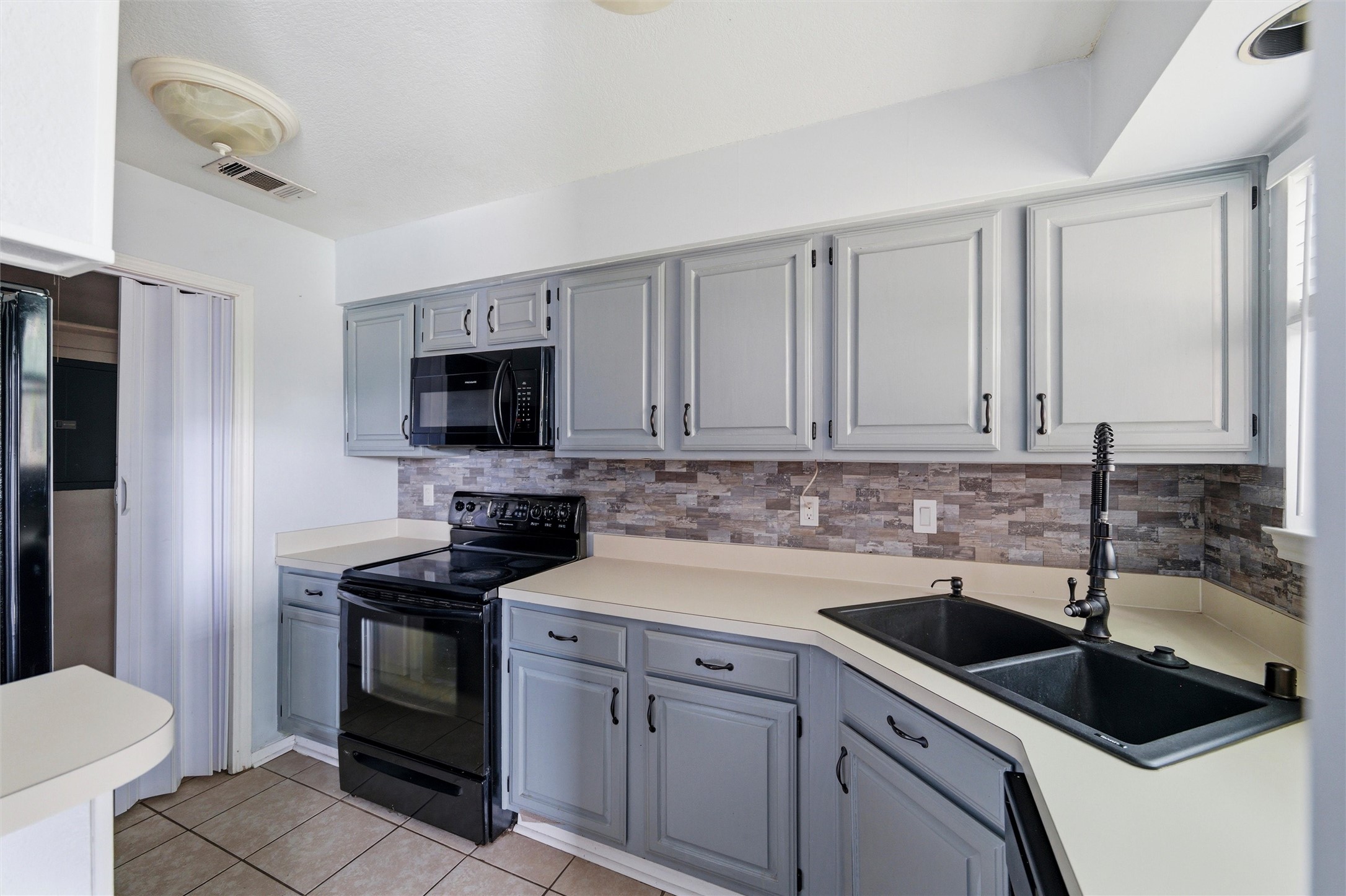 1212 Horizon Trail Arlington TX 76011