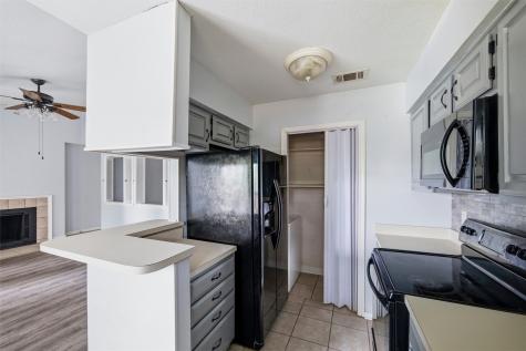 1212 Horizon Trail Arlington TX 76011