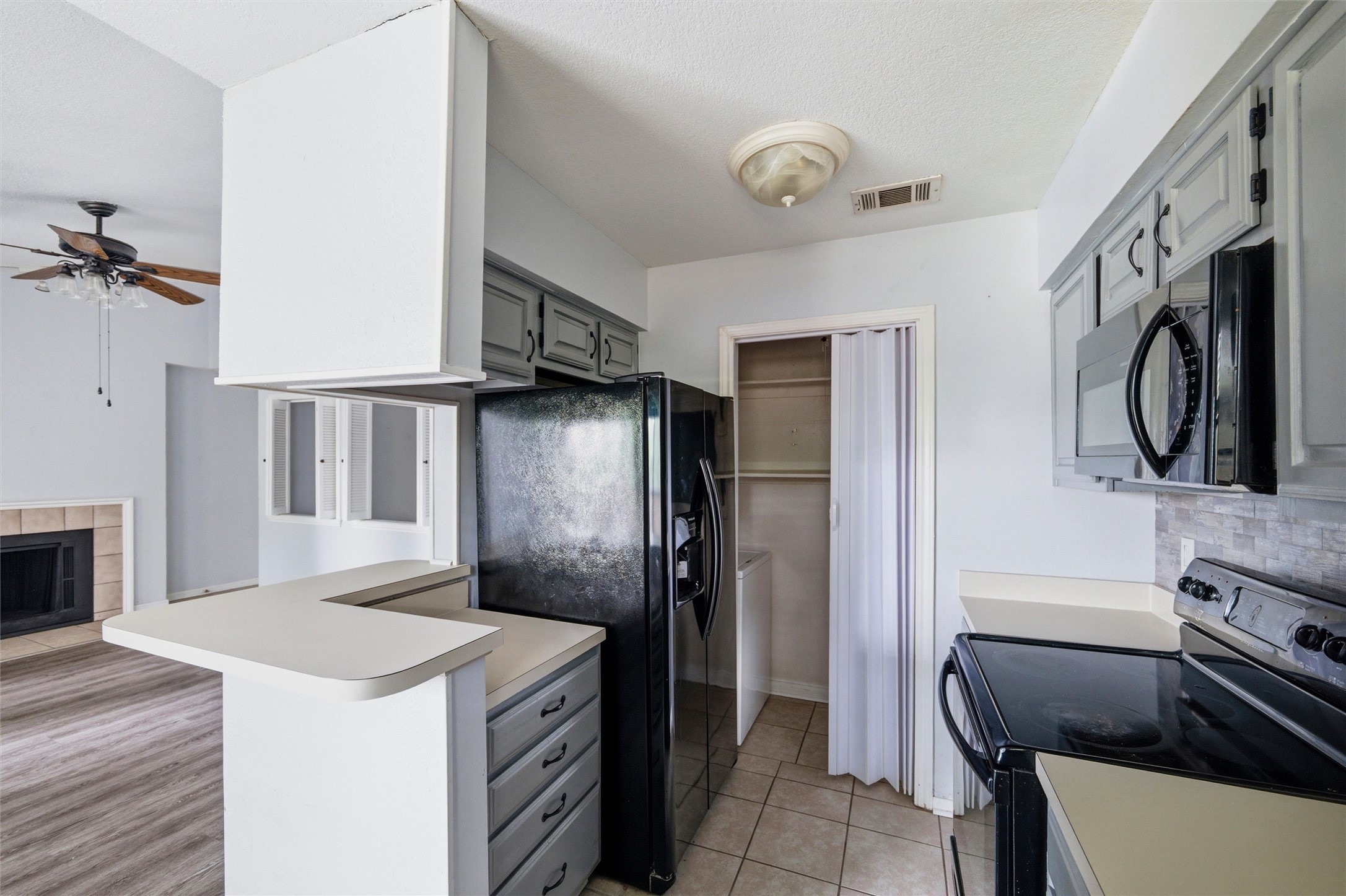 1212 Horizon Trail Arlington TX 76011