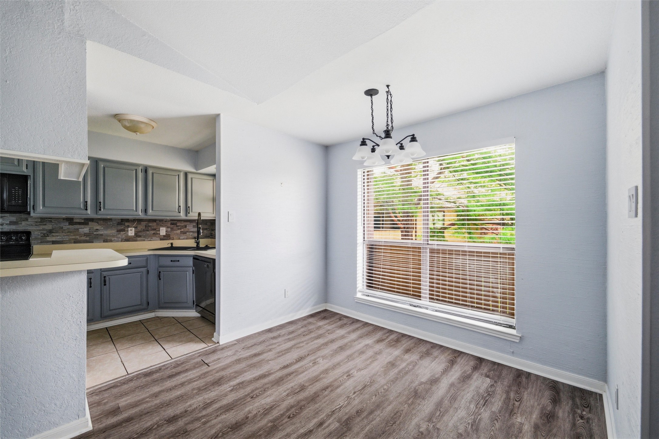 1212 Horizon Trail Arlington TX 76011