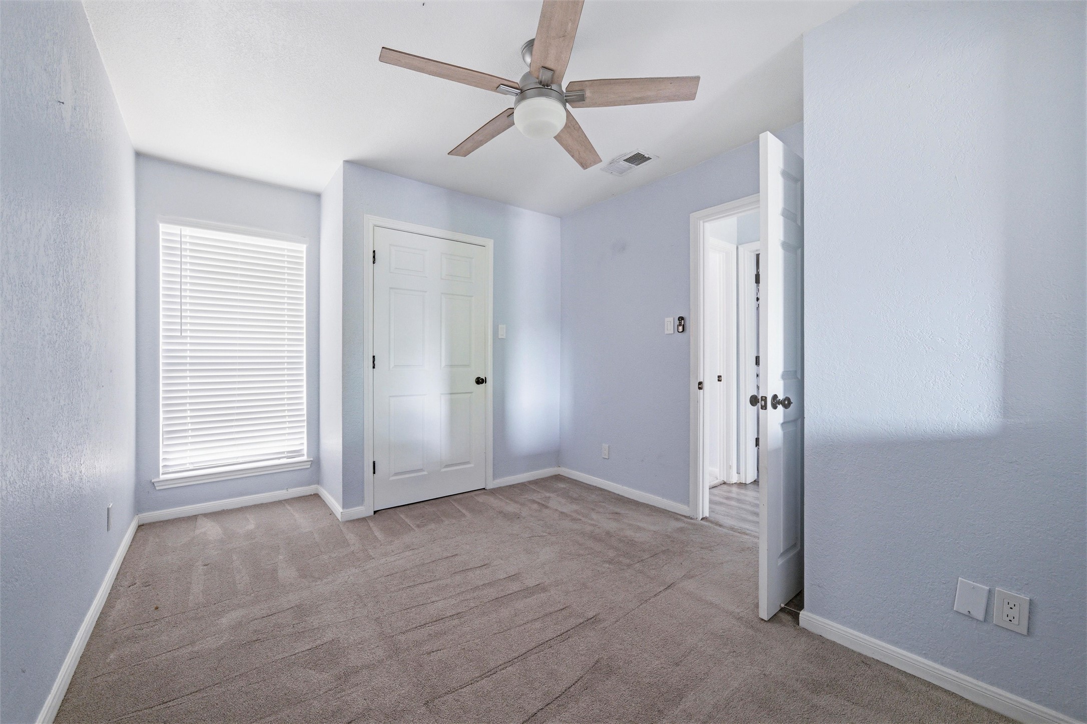 1212 Horizon Trail Arlington TX 76011